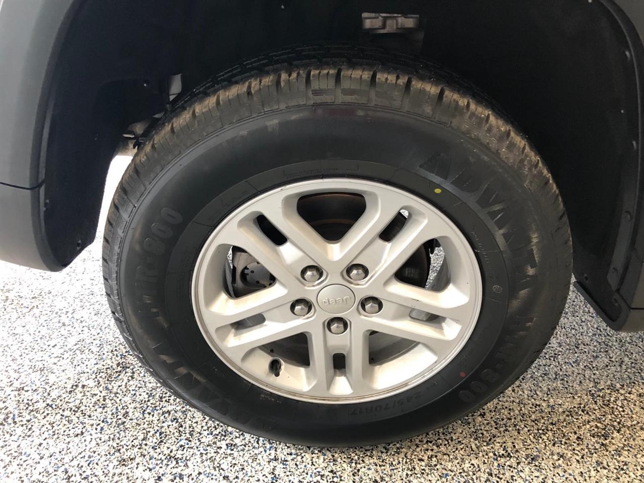 Jeep Grand Cherokee Laredo 4x4 2023