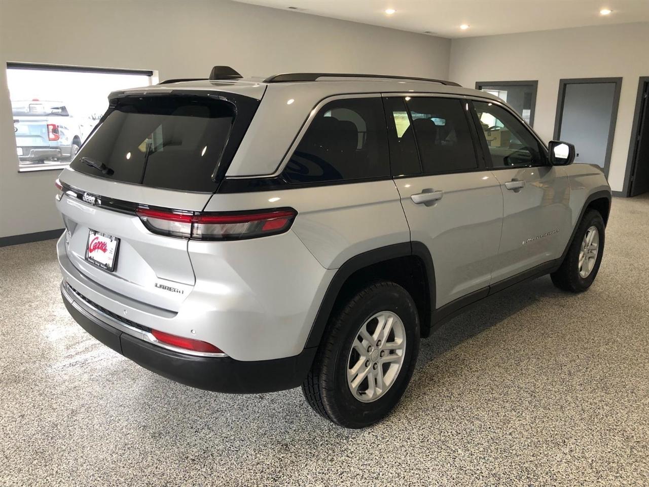 Jeep Grand Cherokee Laredo 4x4 2023