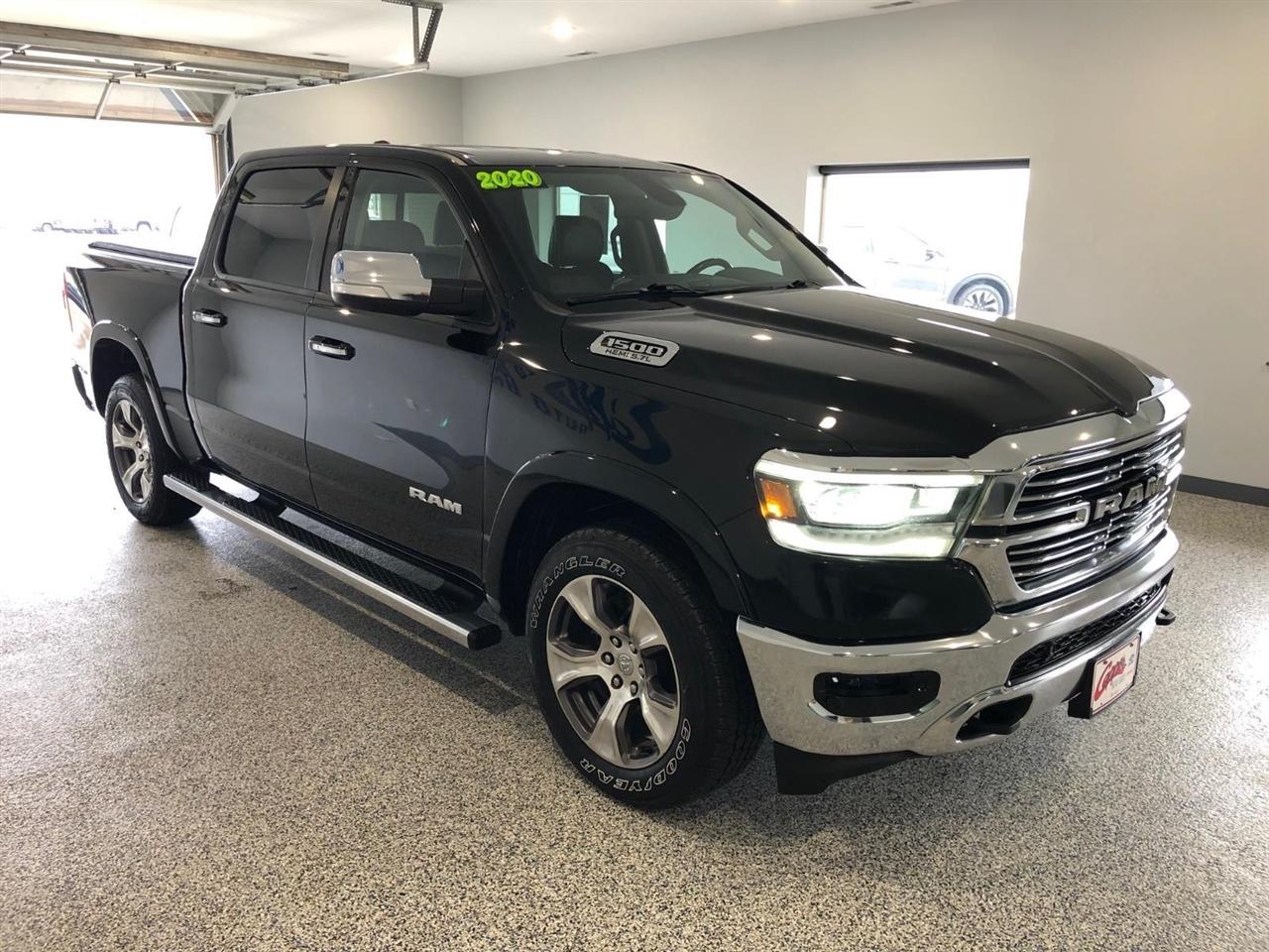 RAM 1500 Laramie 4x4 Crew Cab 5'7" Box 2020