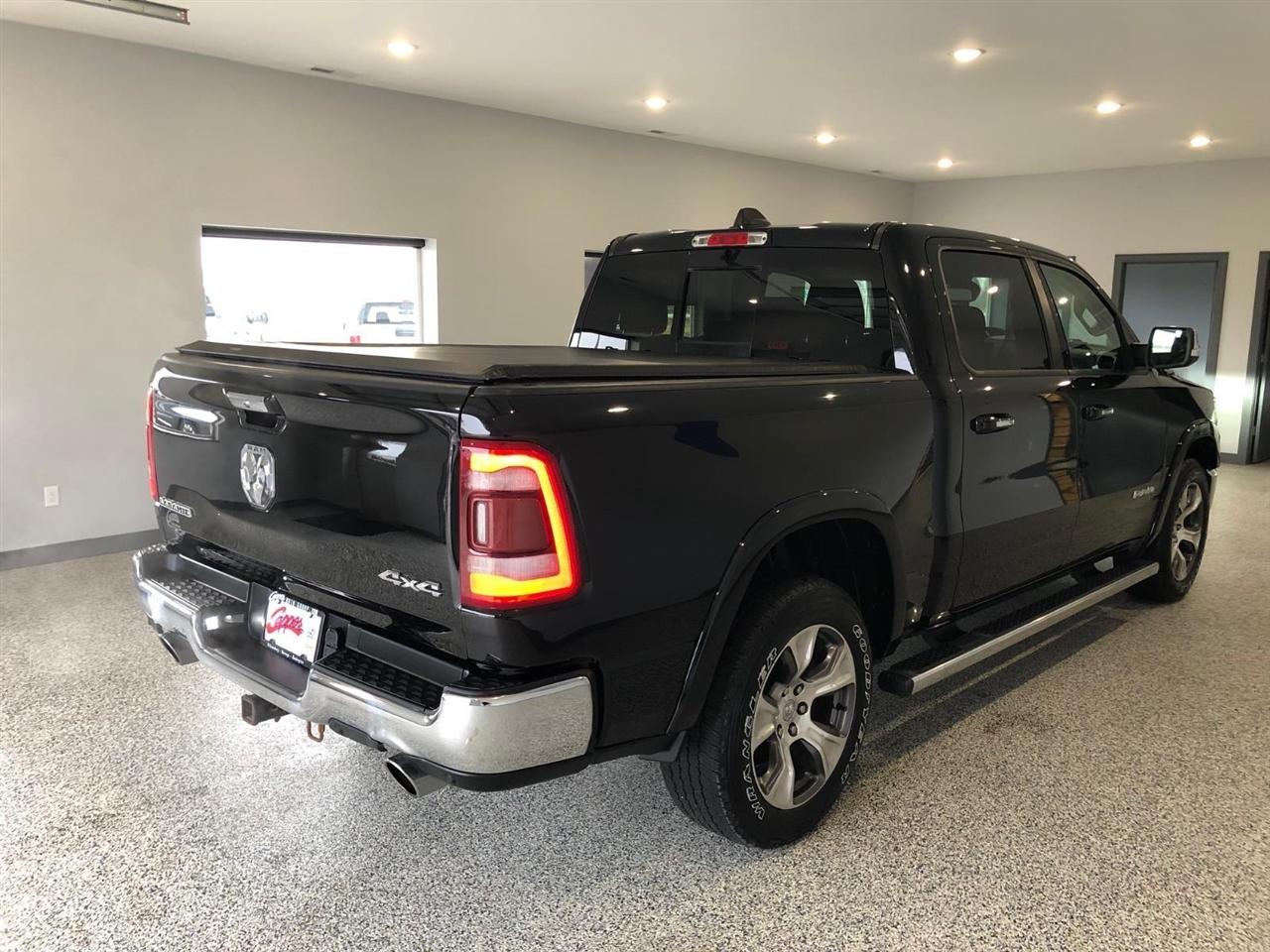 RAM 1500 Laramie 4x4 Crew Cab 5'7" Box 2020