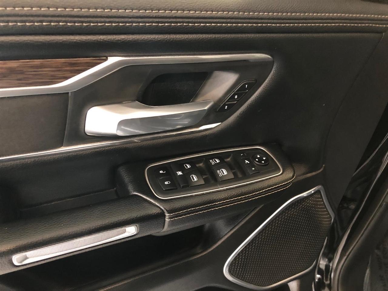 RAM 1500 Laramie 4x4 Crew Cab 5'7" Box 2020