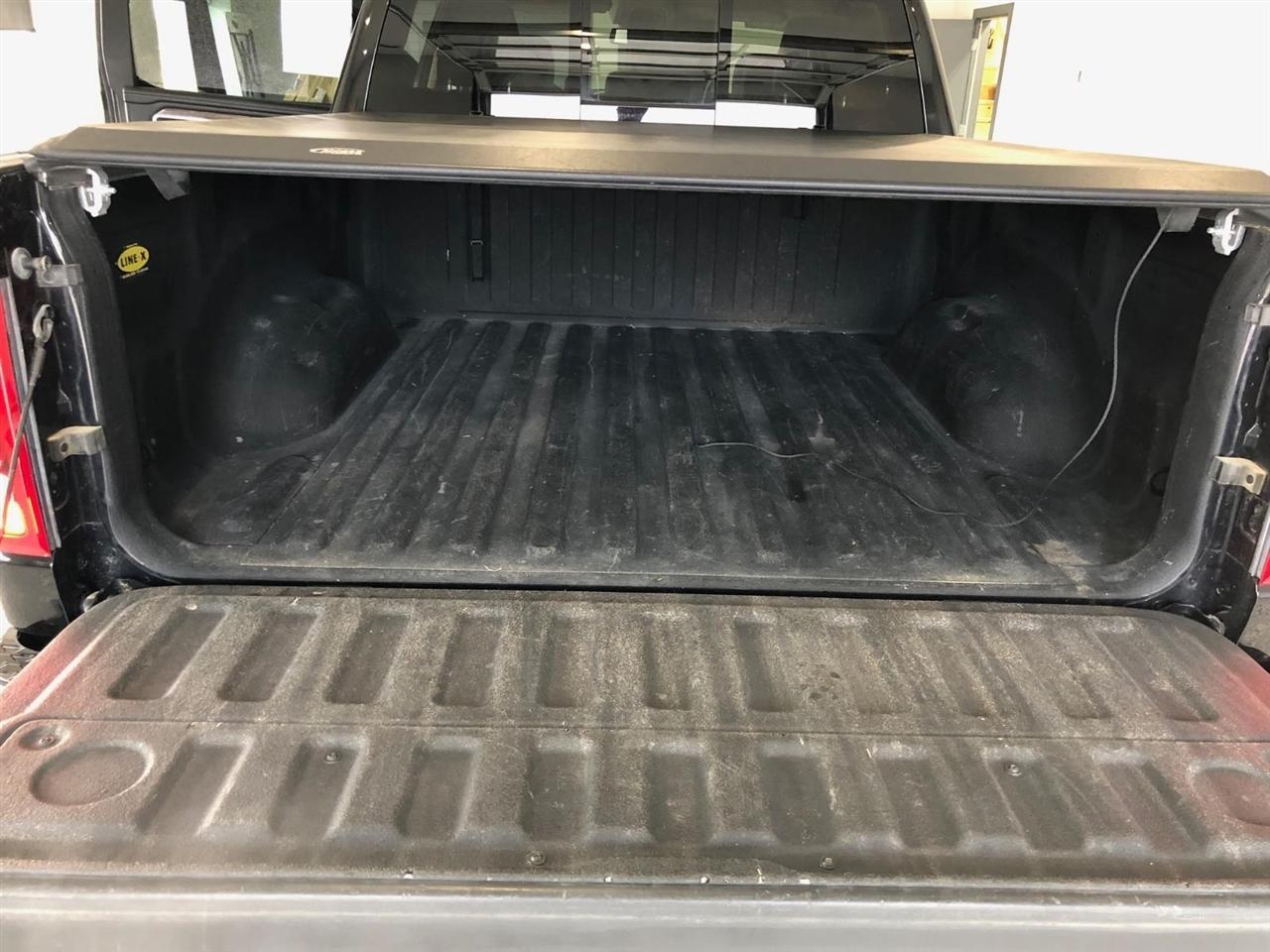 RAM 1500 Laramie 4x4 Crew Cab 5'7" Box 2020