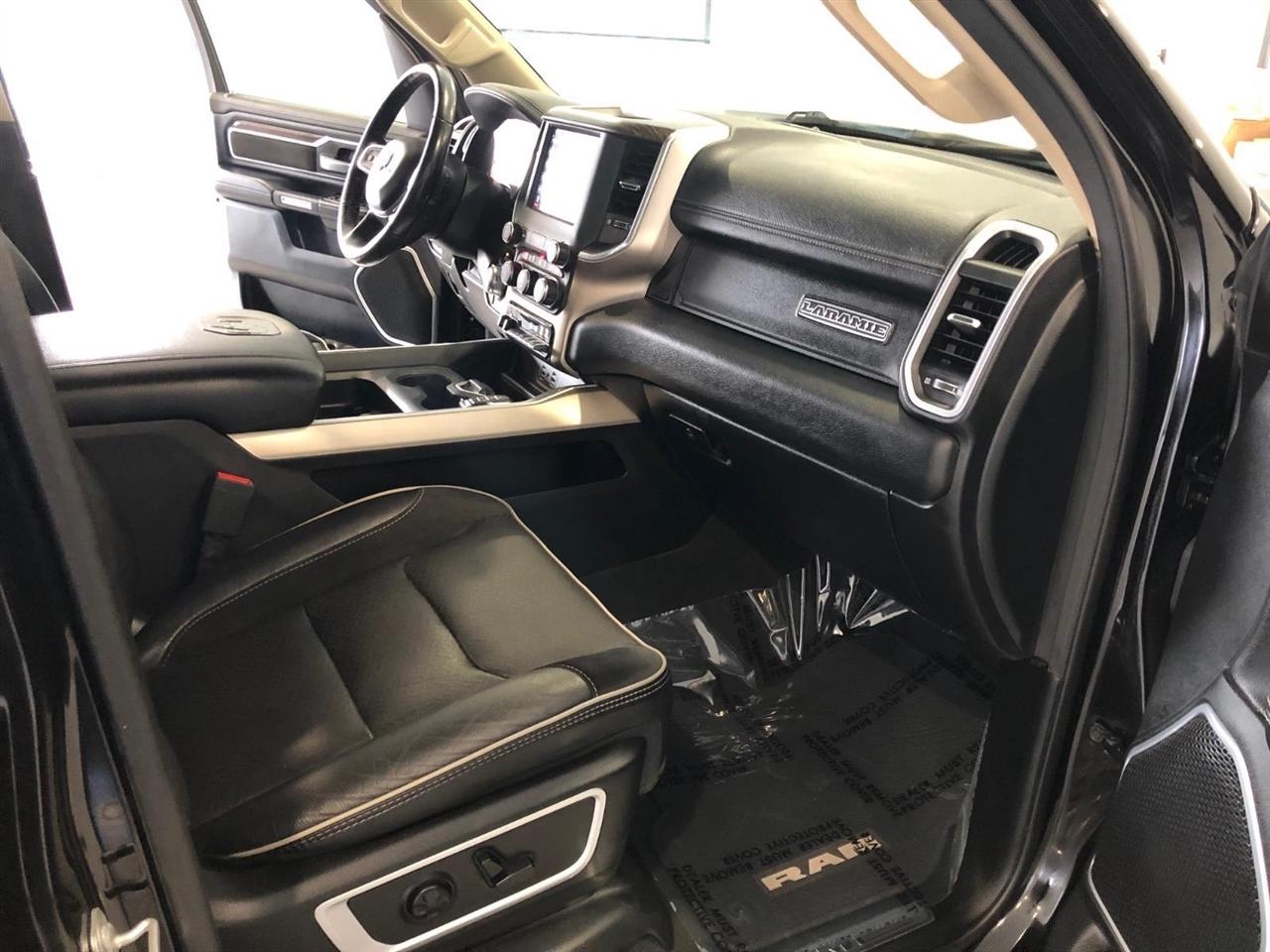 RAM 1500 Laramie 4x4 Crew Cab 5'7" Box 2020