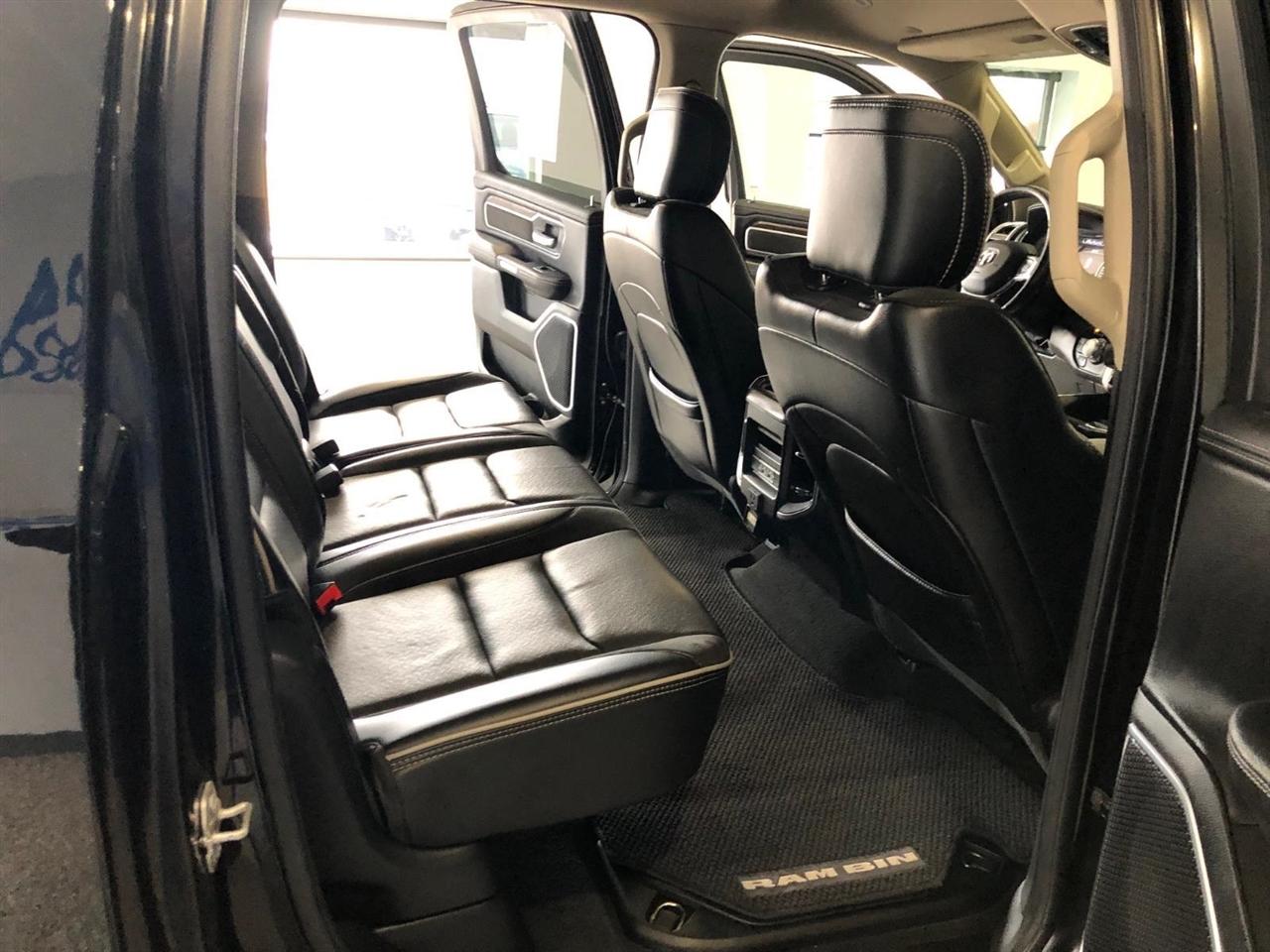 RAM 1500 Laramie 4x4 Crew Cab 5'7" Box 2020