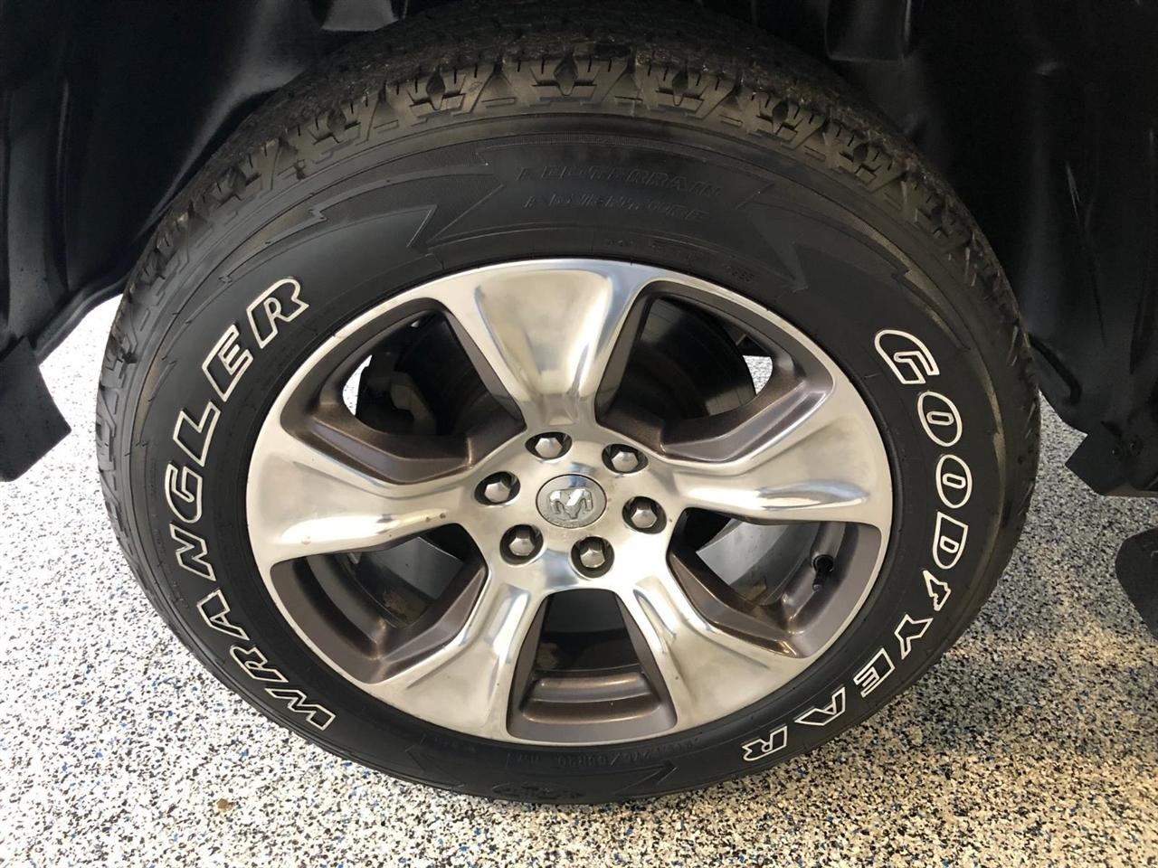 RAM 1500 Laramie 4x4 Crew Cab 5'7" Box 2020