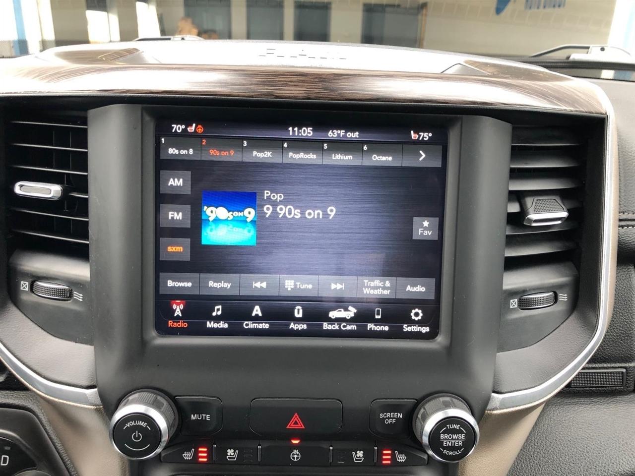 RAM 1500 Laramie 4x4 Crew Cab 5'7" Box 2020