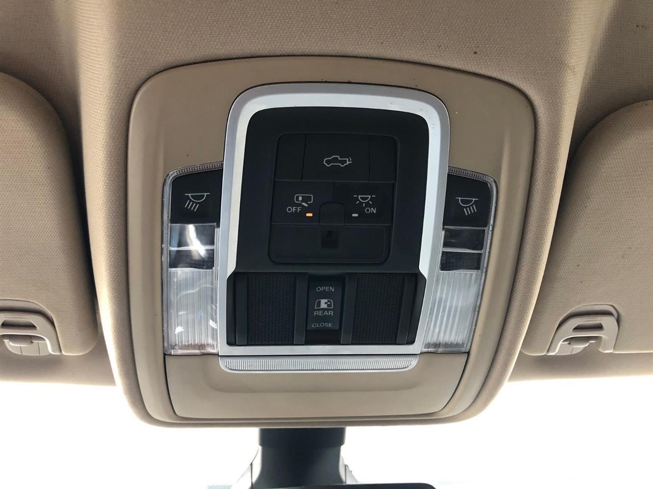 RAM 1500 Laramie 4x4 Crew Cab 5'7" Box 2020