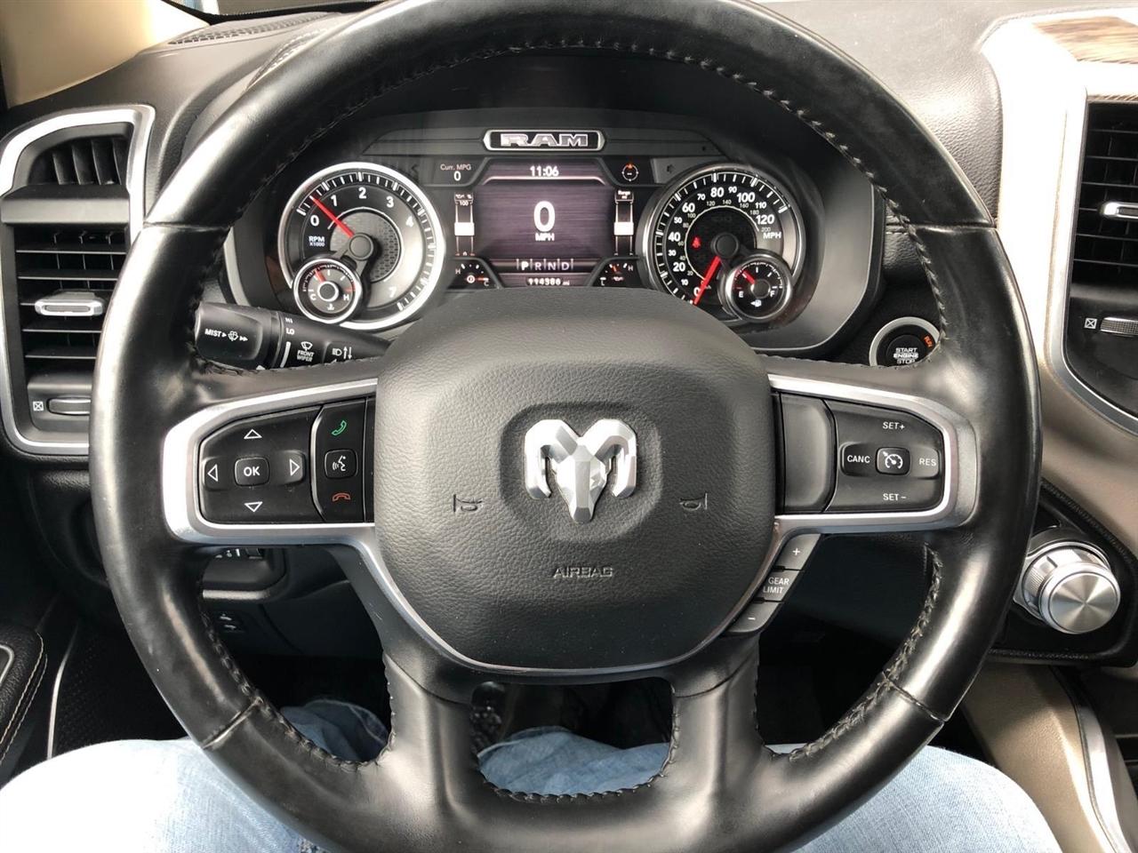 RAM 1500 Laramie 4x4 Crew Cab 5'7" Box 2020