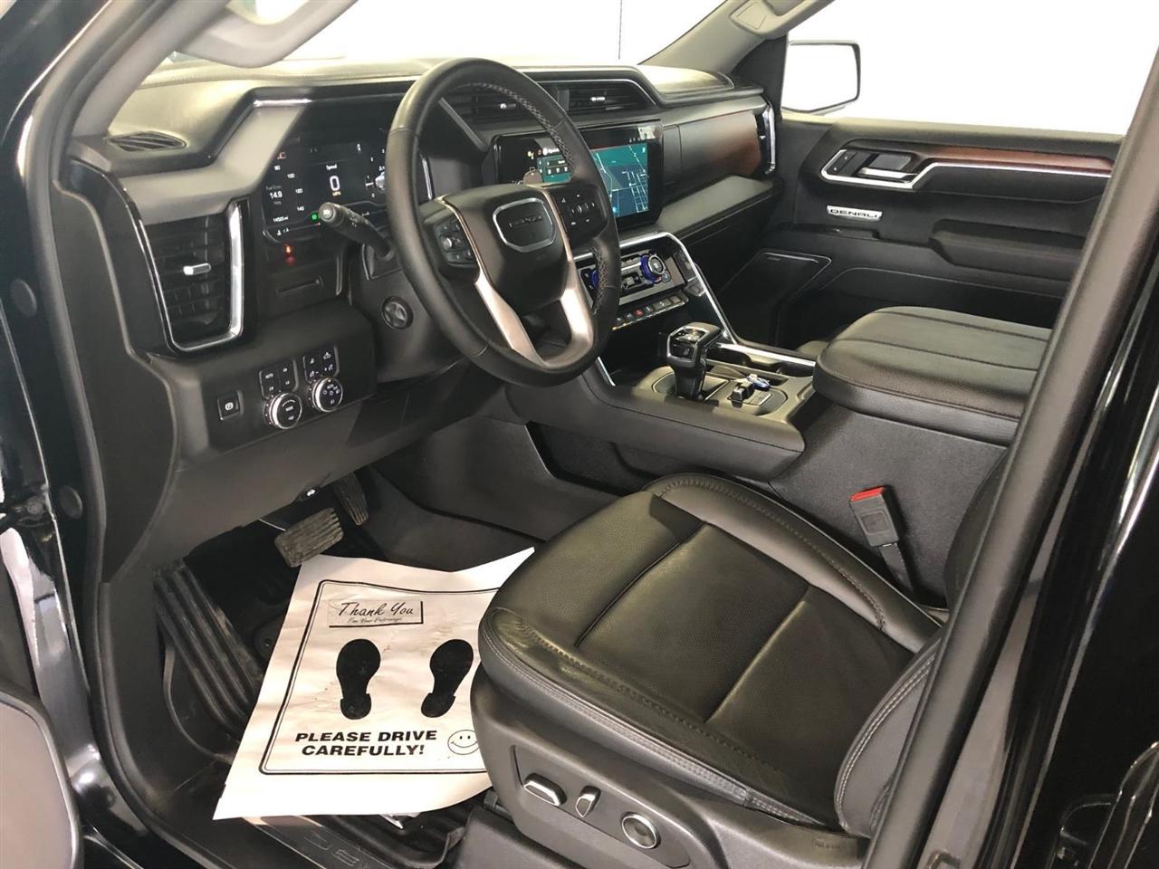 GMC Sierra 1500 4WD Crew Cab 147" Denali 2025