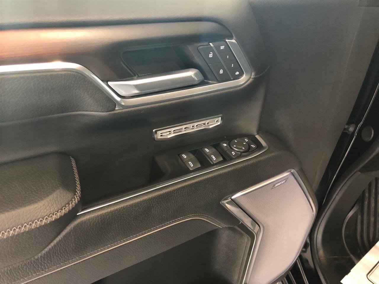 GMC Sierra 1500 4WD Crew Cab 147" Denali 2025