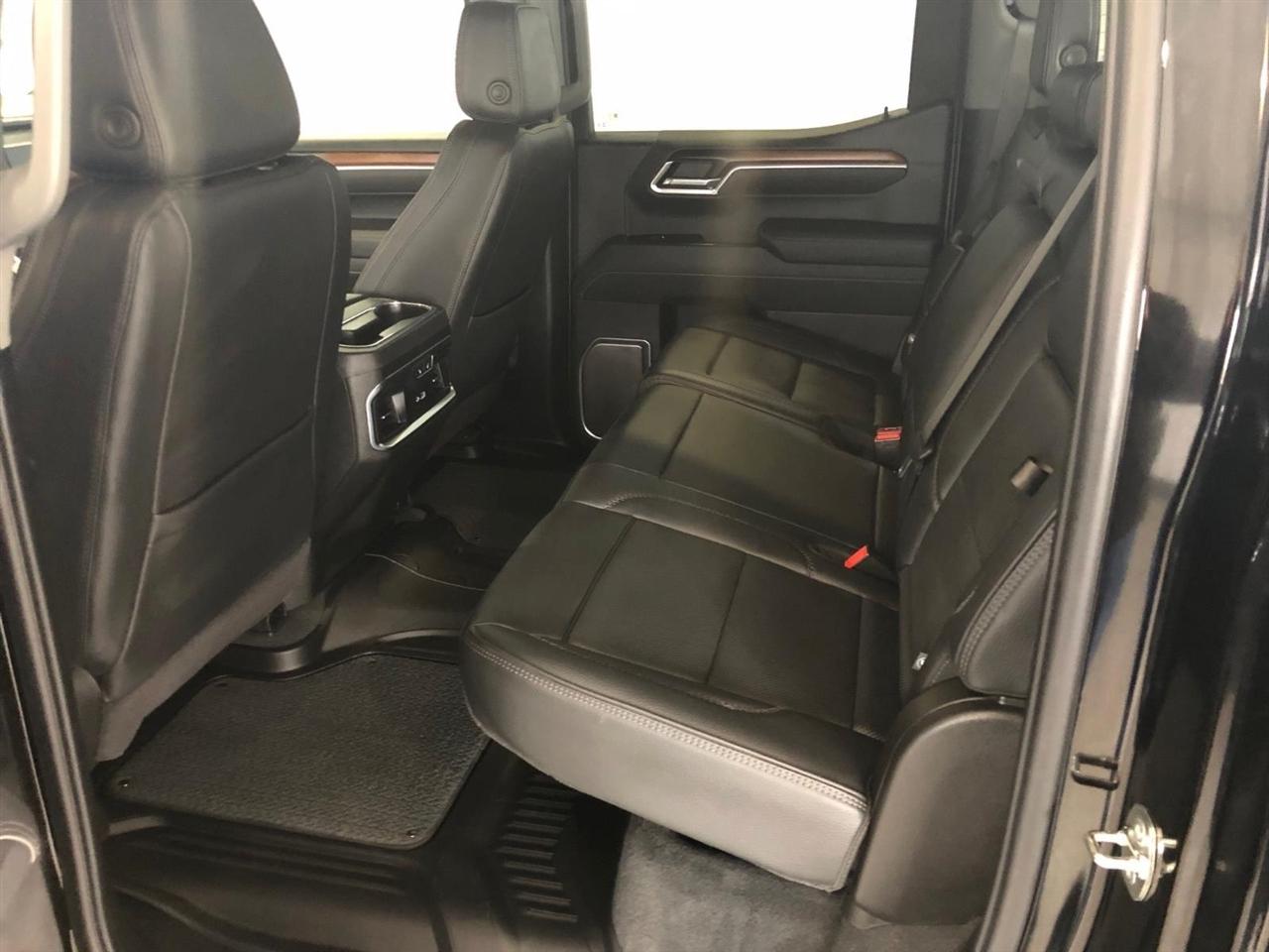 GMC Sierra 1500 4WD Crew Cab 147" Denali 2025