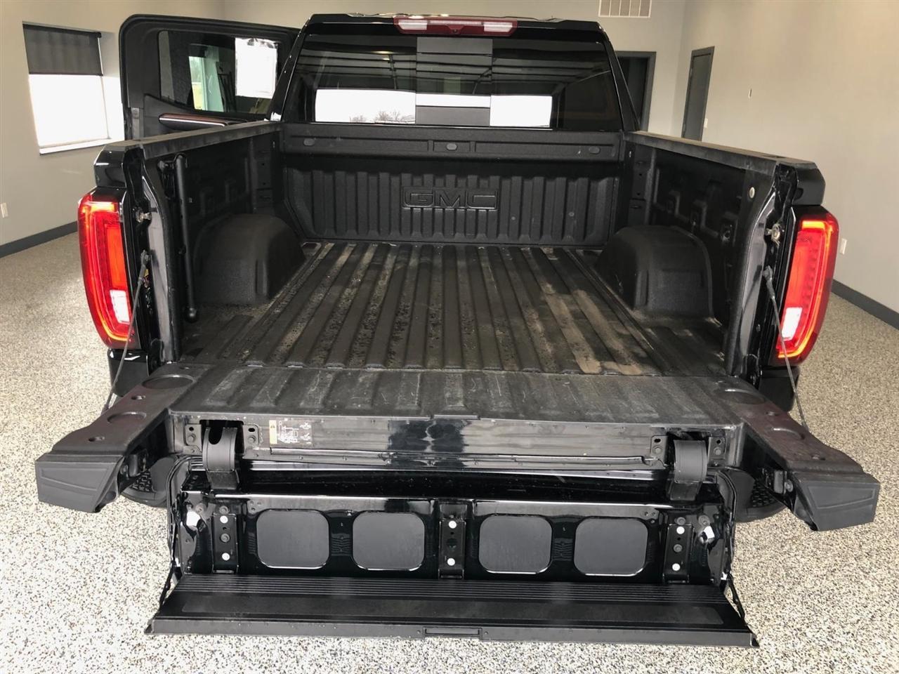 GMC Sierra 1500 4WD Crew Cab 147" Denali 2025