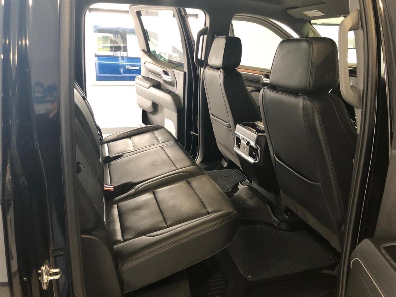 GMC Sierra 1500 4WD Crew Cab 147" Denali 2025