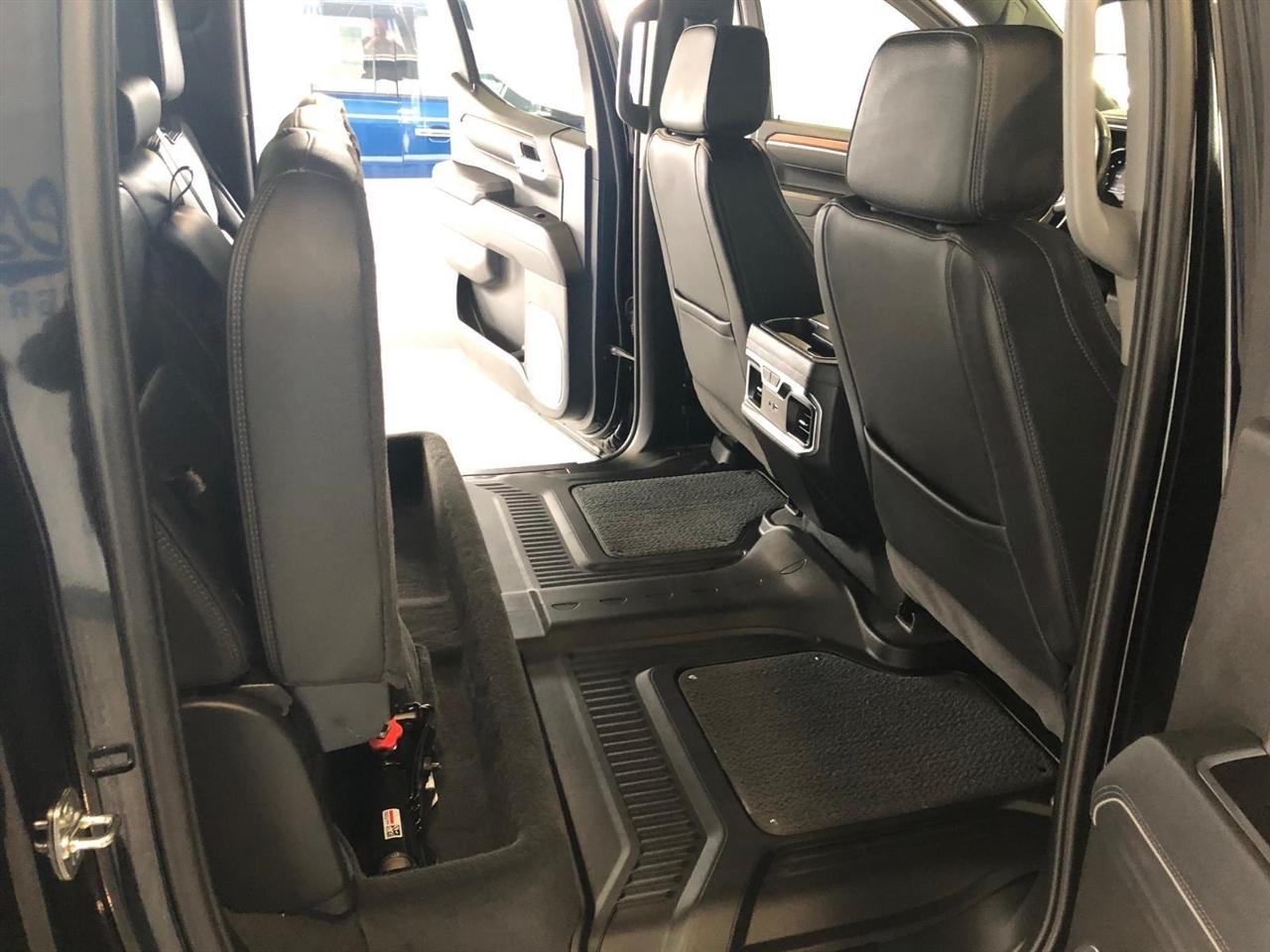 GMC Sierra 1500 4WD Crew Cab 147" Denali 2025