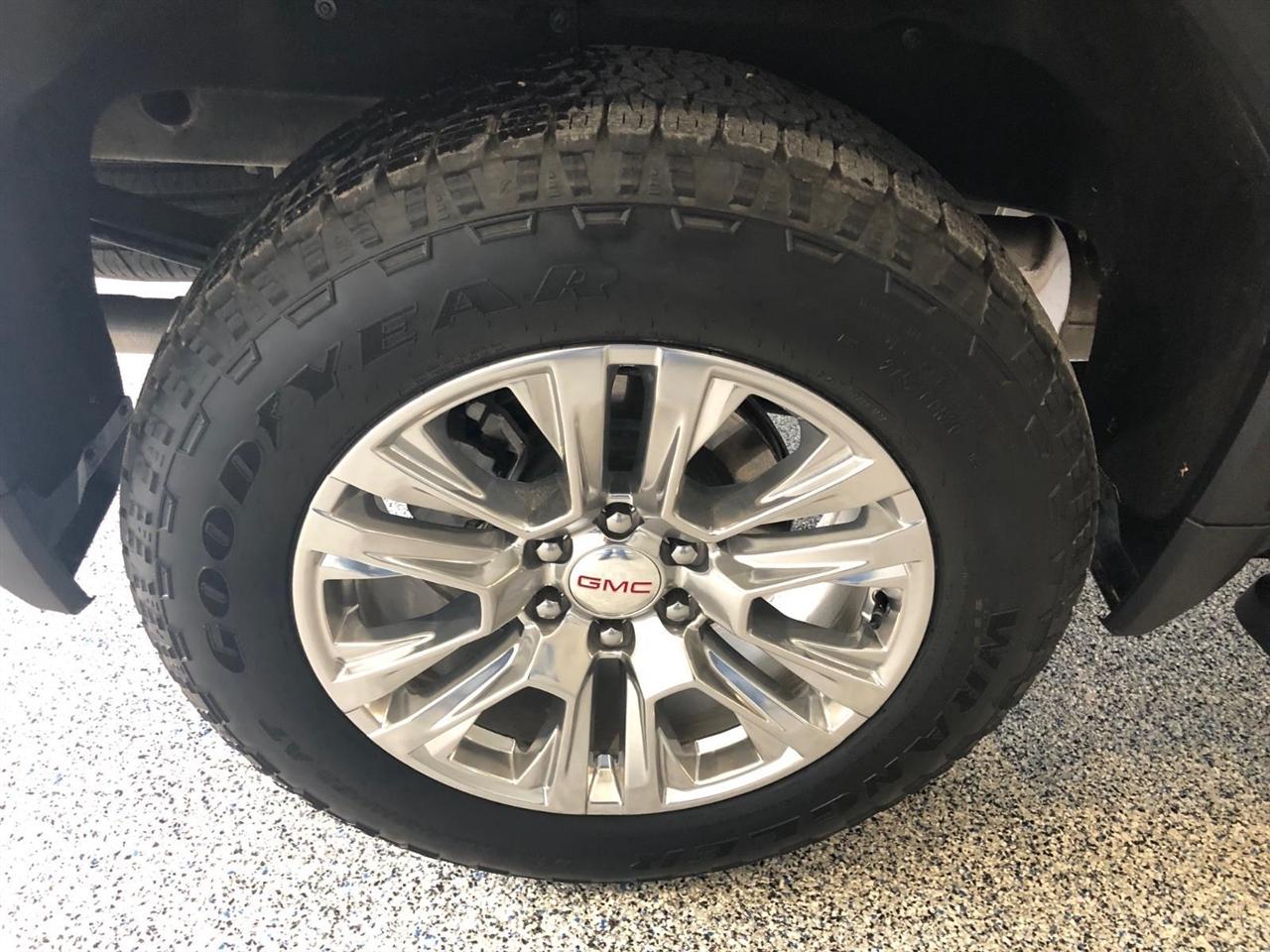 GMC Sierra 1500 4WD Crew Cab 147" Denali 2025