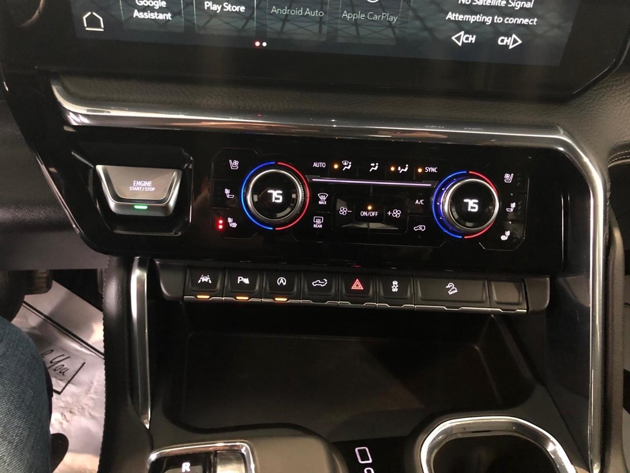 GMC Sierra 1500 4WD Crew Cab 147" Denali 2025