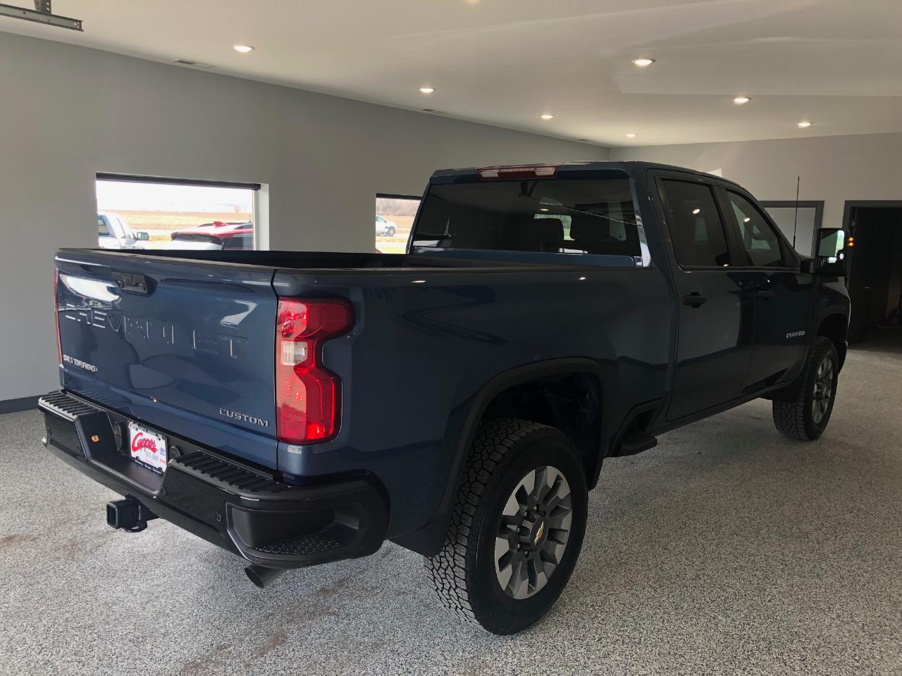 Chevrolet Silverado 2500HD 4WD Crew Cab 159" Custom 2026