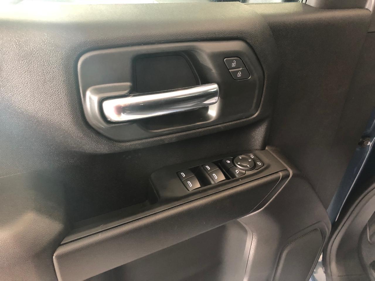 Chevrolet Silverado 2500HD 4WD Crew Cab 159" Custom 2026