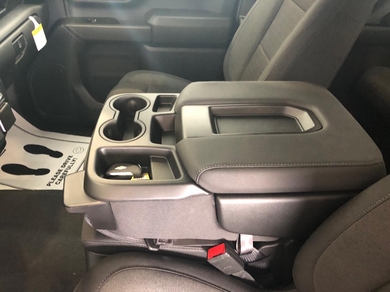 Chevrolet Silverado 2500HD 4WD Crew Cab 159" Custom 2026