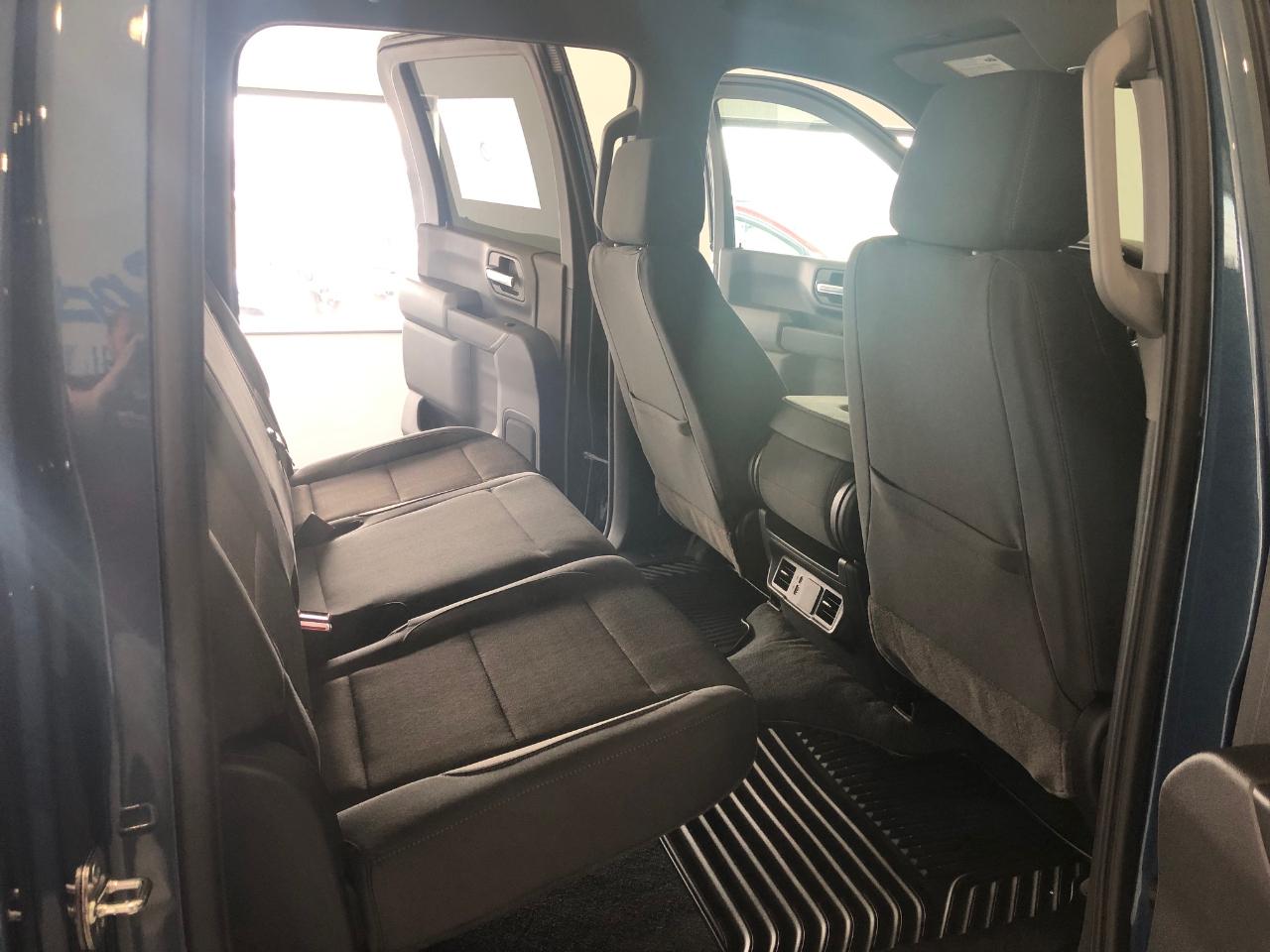 Chevrolet Silverado 2500HD 4WD Crew Cab 159" Custom 2026