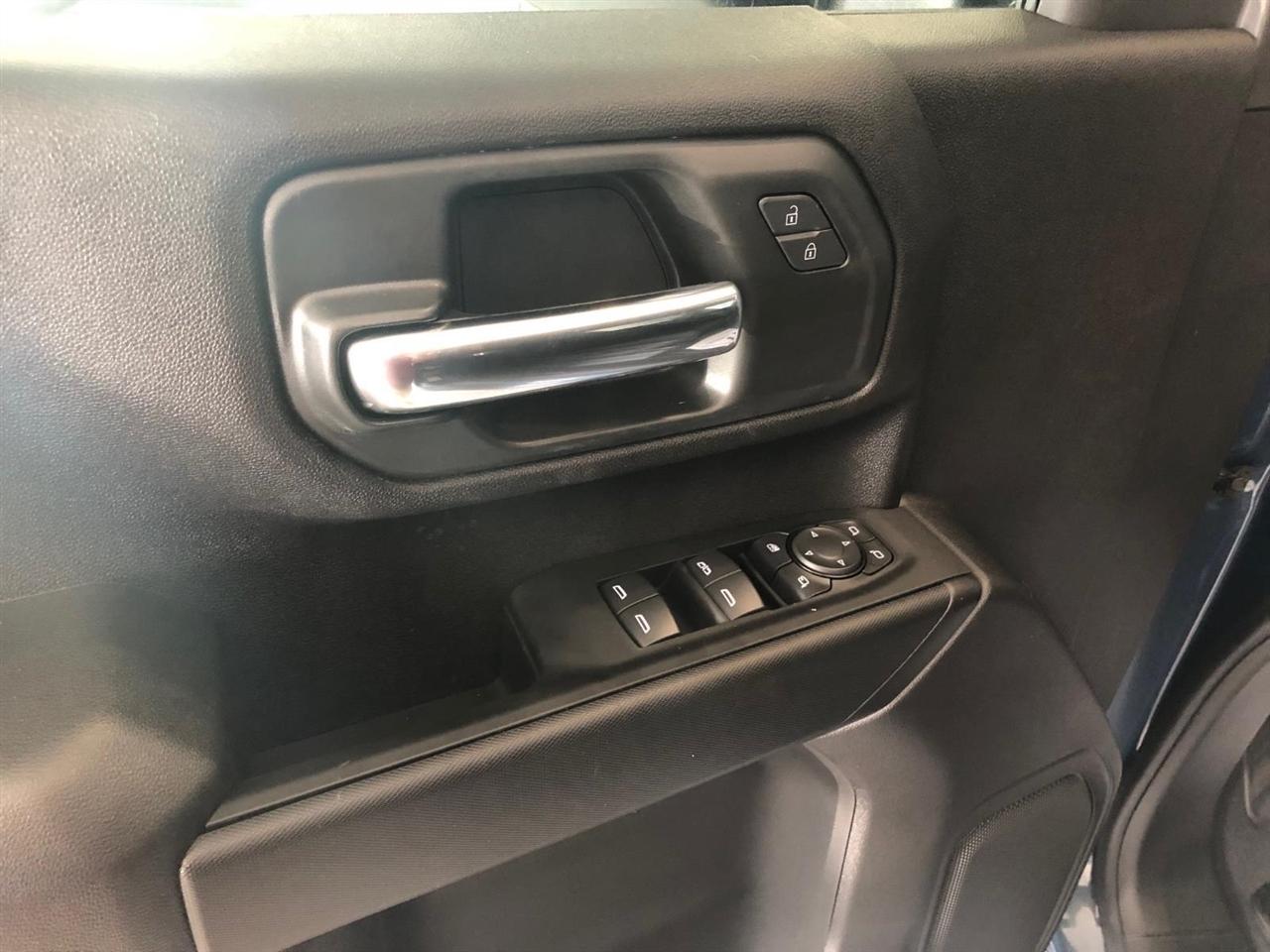 Chevrolet Silverado 2500HD 4WD Crew Cab 159" Custom 2026