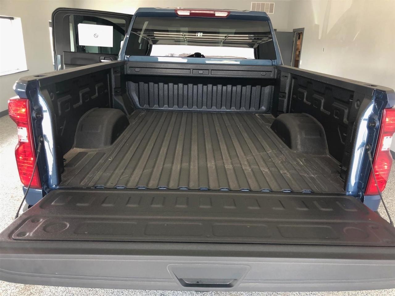 Chevrolet Silverado 2500HD 4WD Crew Cab 159" Custom 2026