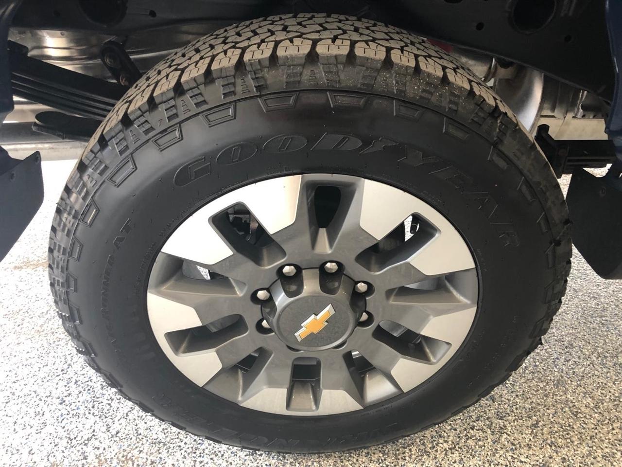 Chevrolet Silverado 2500HD 4WD Crew Cab 159" Custom 2026