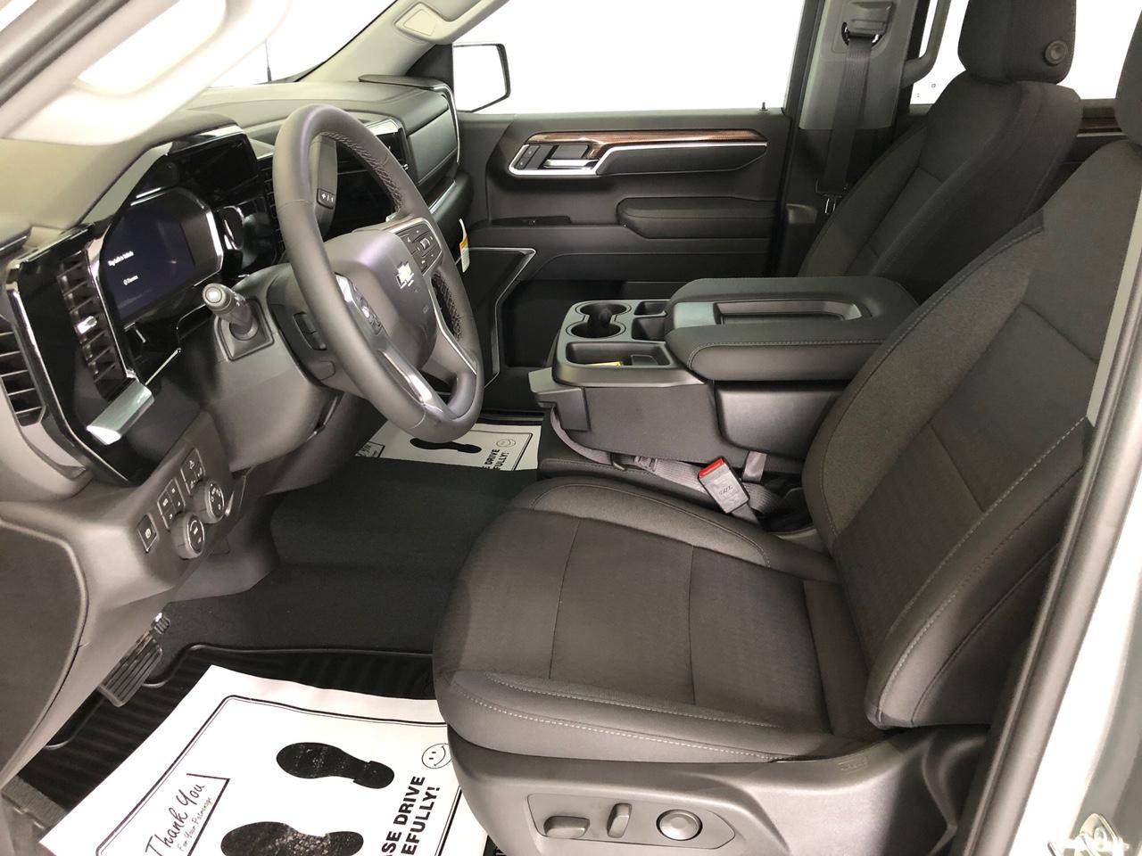 Chevrolet Silverado 1500 4WD Crew Cab 147" LT w/1LT 2026