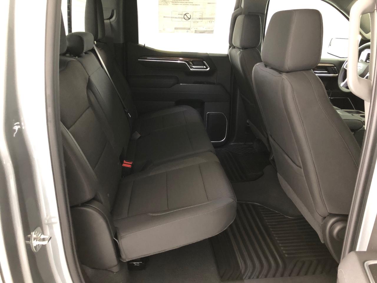 Chevrolet Silverado 1500 4WD Crew Cab 147" LT w/1LT 2026