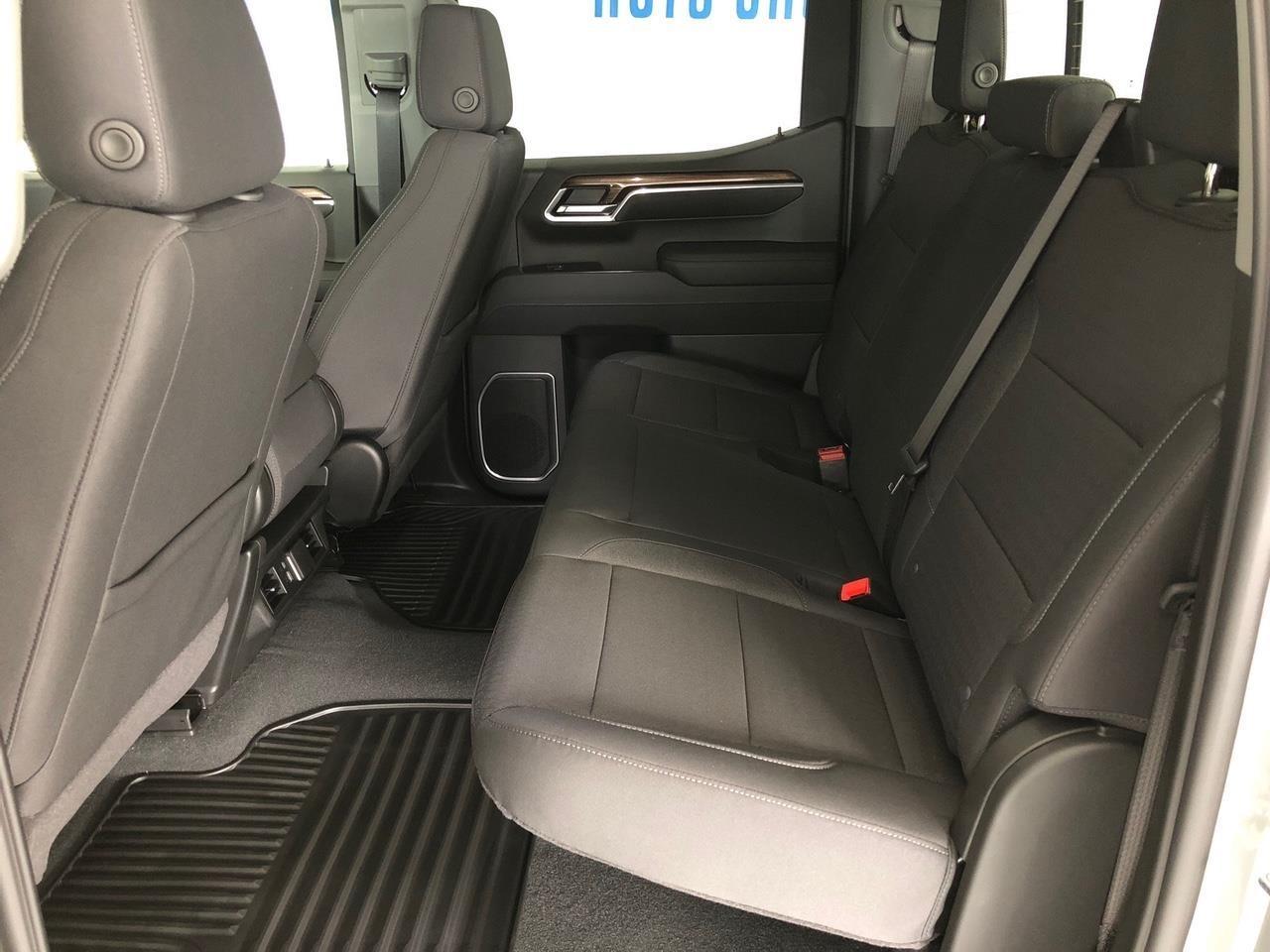 Chevrolet Silverado 1500 4WD Crew Cab 147" LT w/1LT 2026