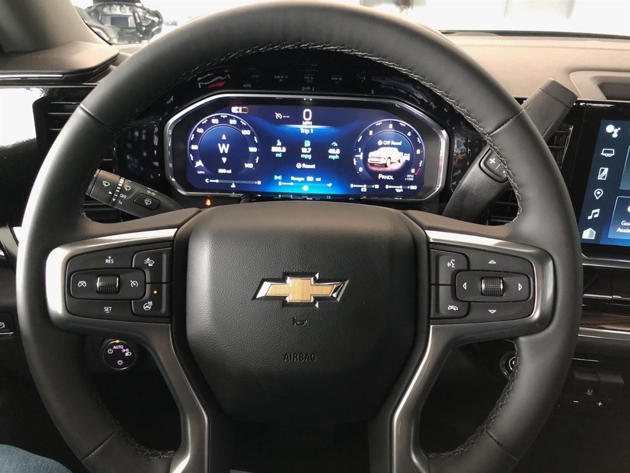 Chevrolet Silverado 1500 4WD Crew Cab 147" LT w/1LT 2026