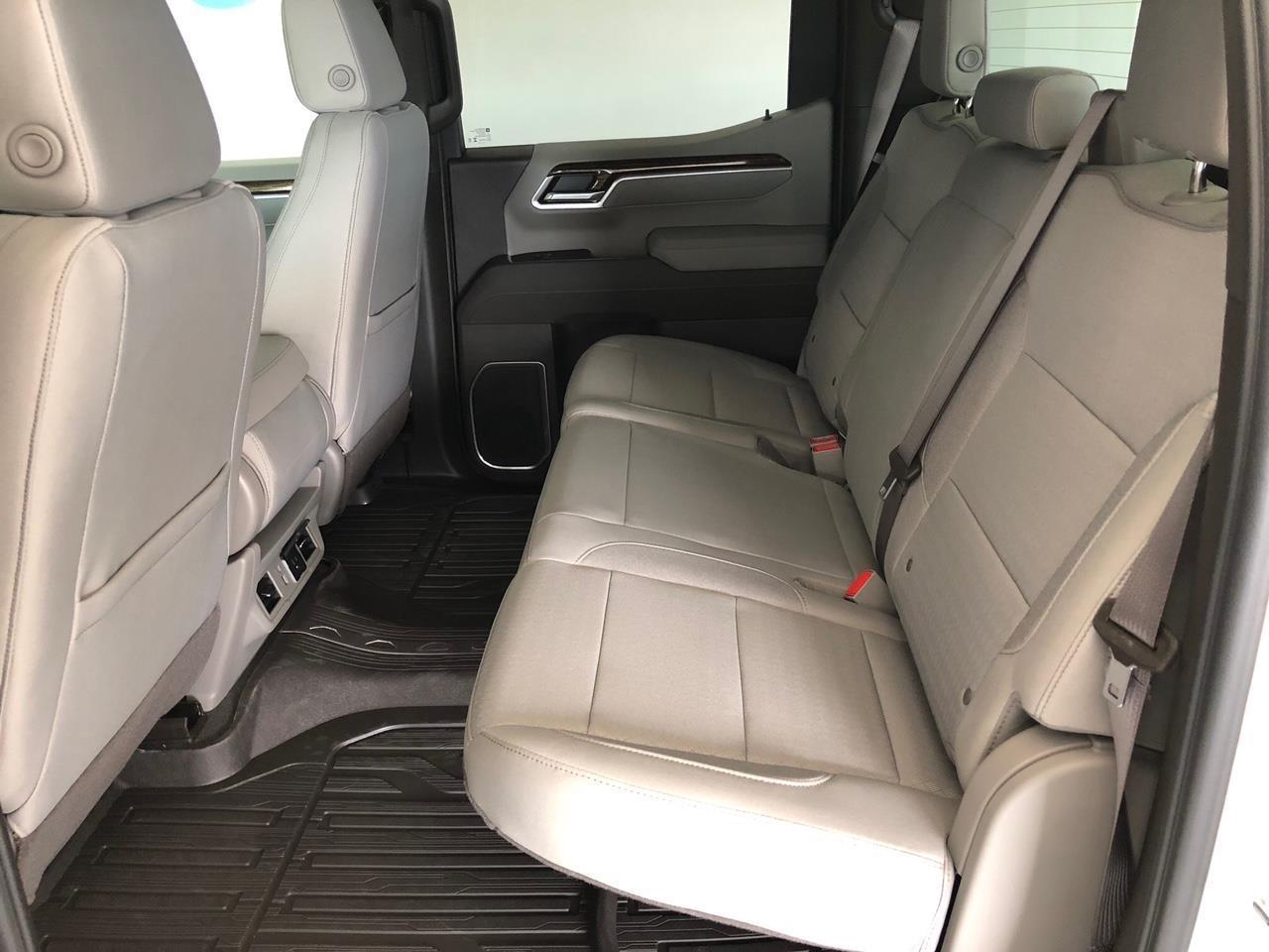 GMC Sierra 1500 4WD Crew Cab 147" SLE 2026