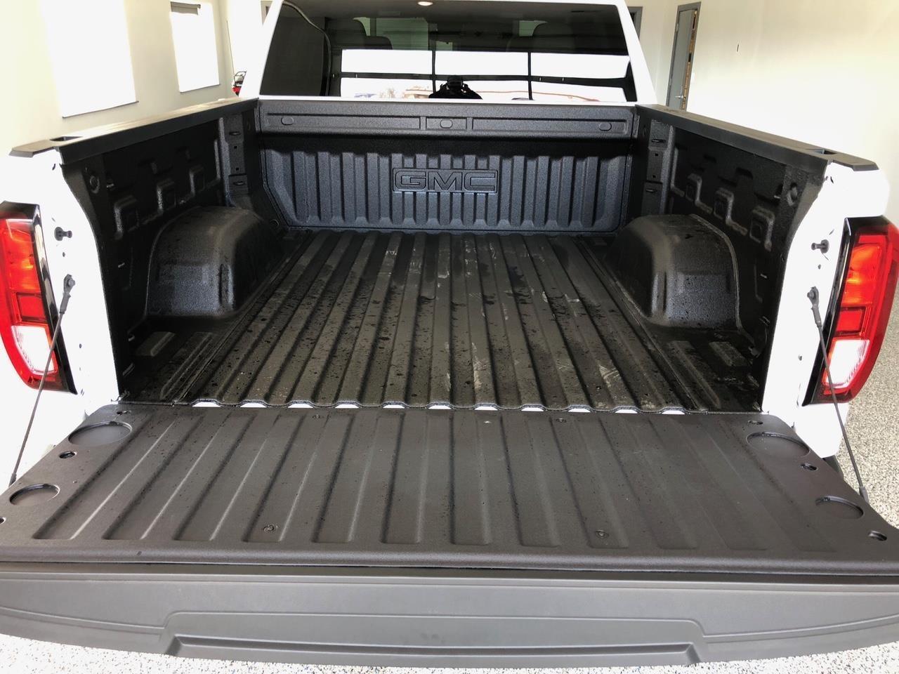 GMC Sierra 1500 4WD Crew Cab 147" SLE 2026