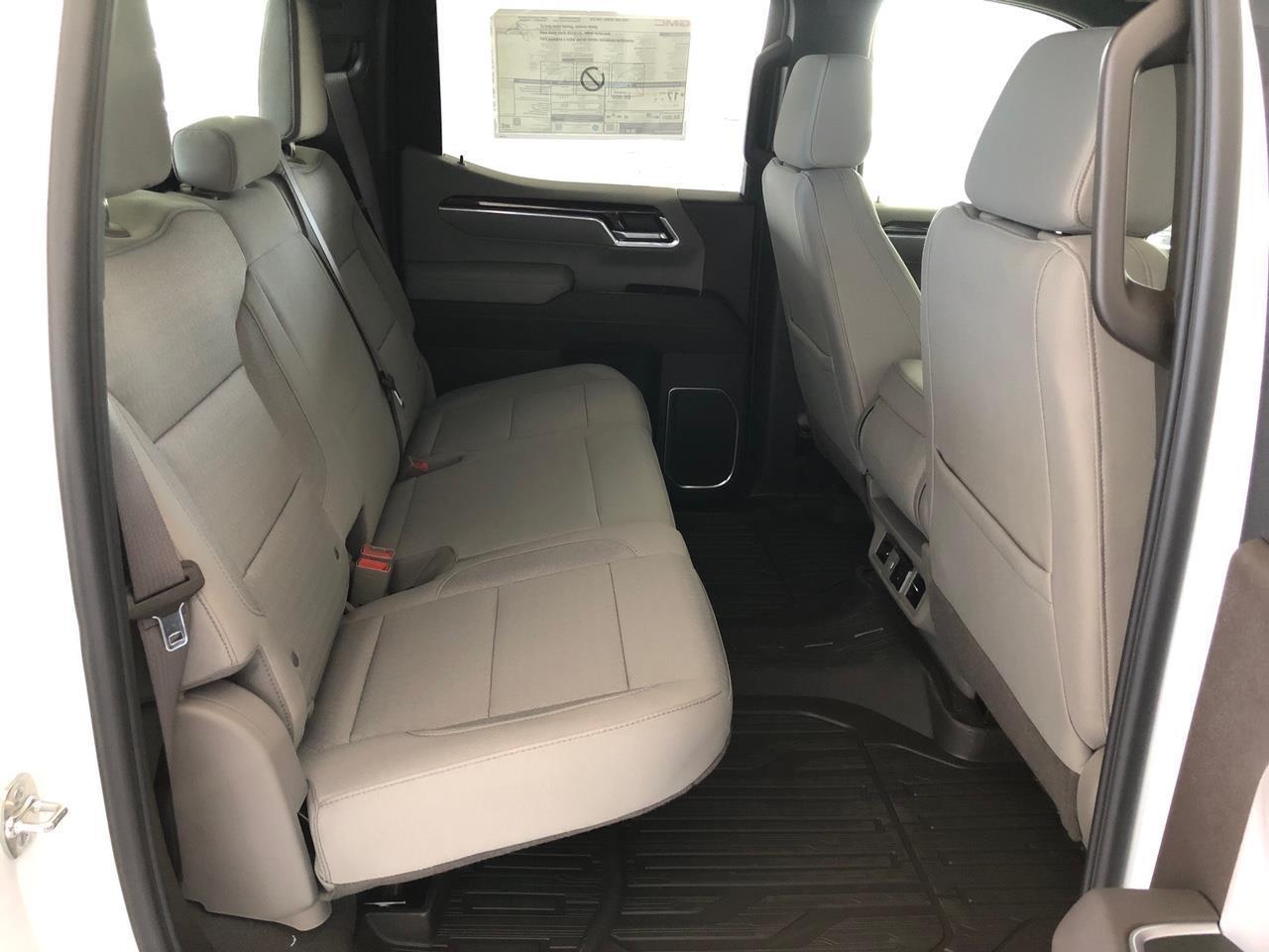 GMC Sierra 1500 4WD Crew Cab 147" SLE 2026