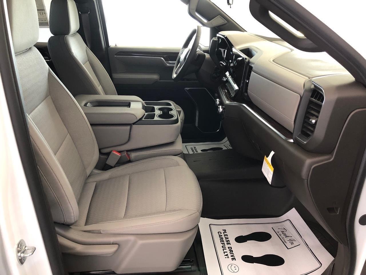 GMC Sierra 1500 4WD Crew Cab 147" SLE 2026