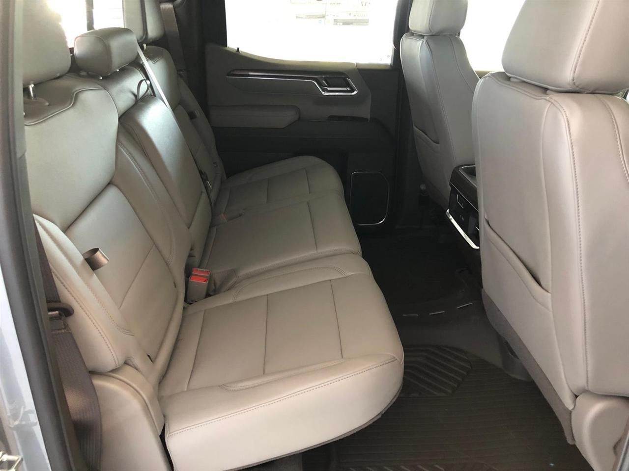 Chevrolet Silverado 1500 4WD Crew Cab 147" LTZ 2026