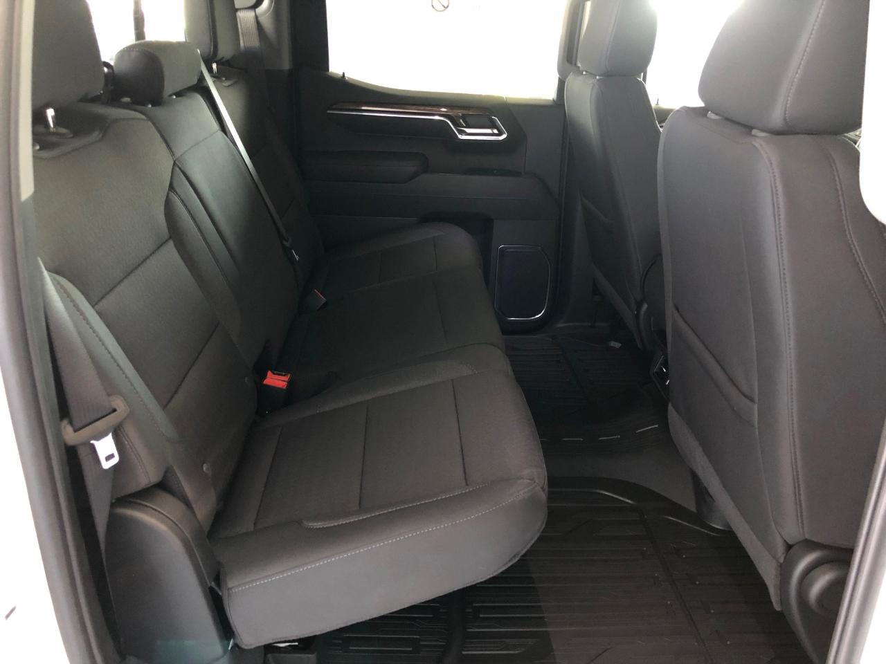 GMC Sierra 1500 4WD Crew Cab 147" SLE 2026