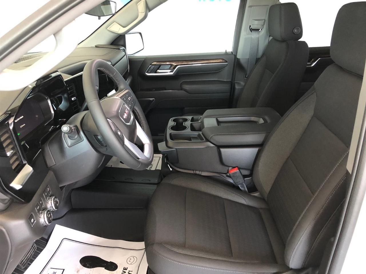 GMC Sierra 1500 4WD Crew Cab 147" SLE 2026