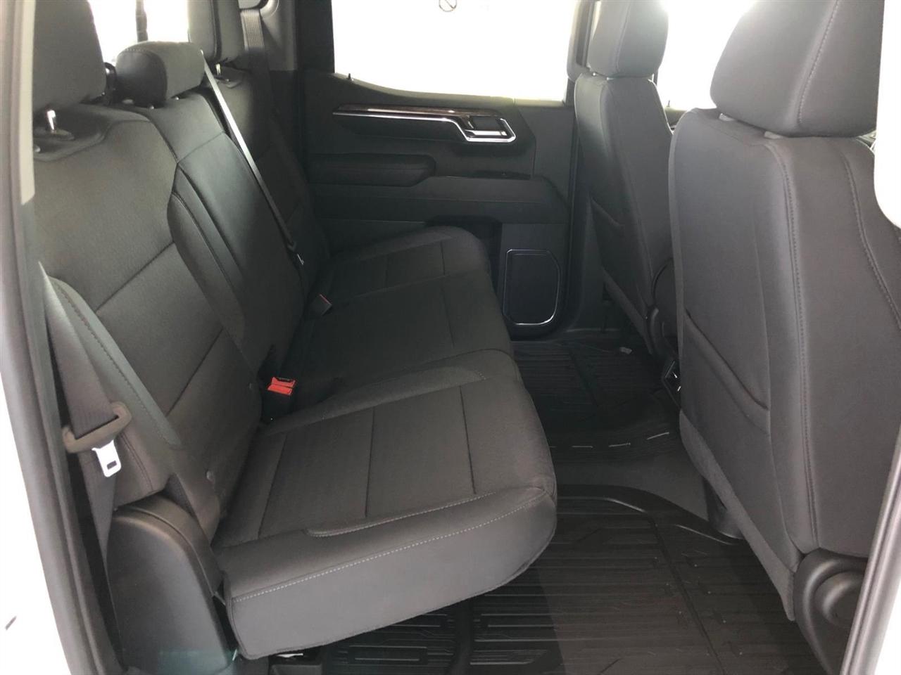 GMC Sierra 1500 4WD Crew Cab 147" SLE 2026