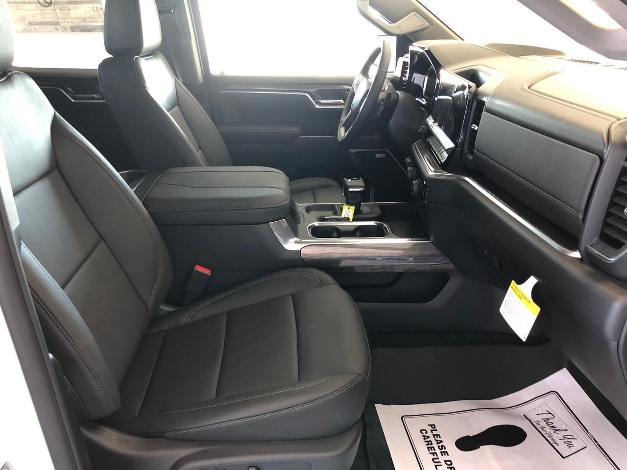 Chevrolet Silverado 1500 4WD Crew Cab 147" LTZ 2026