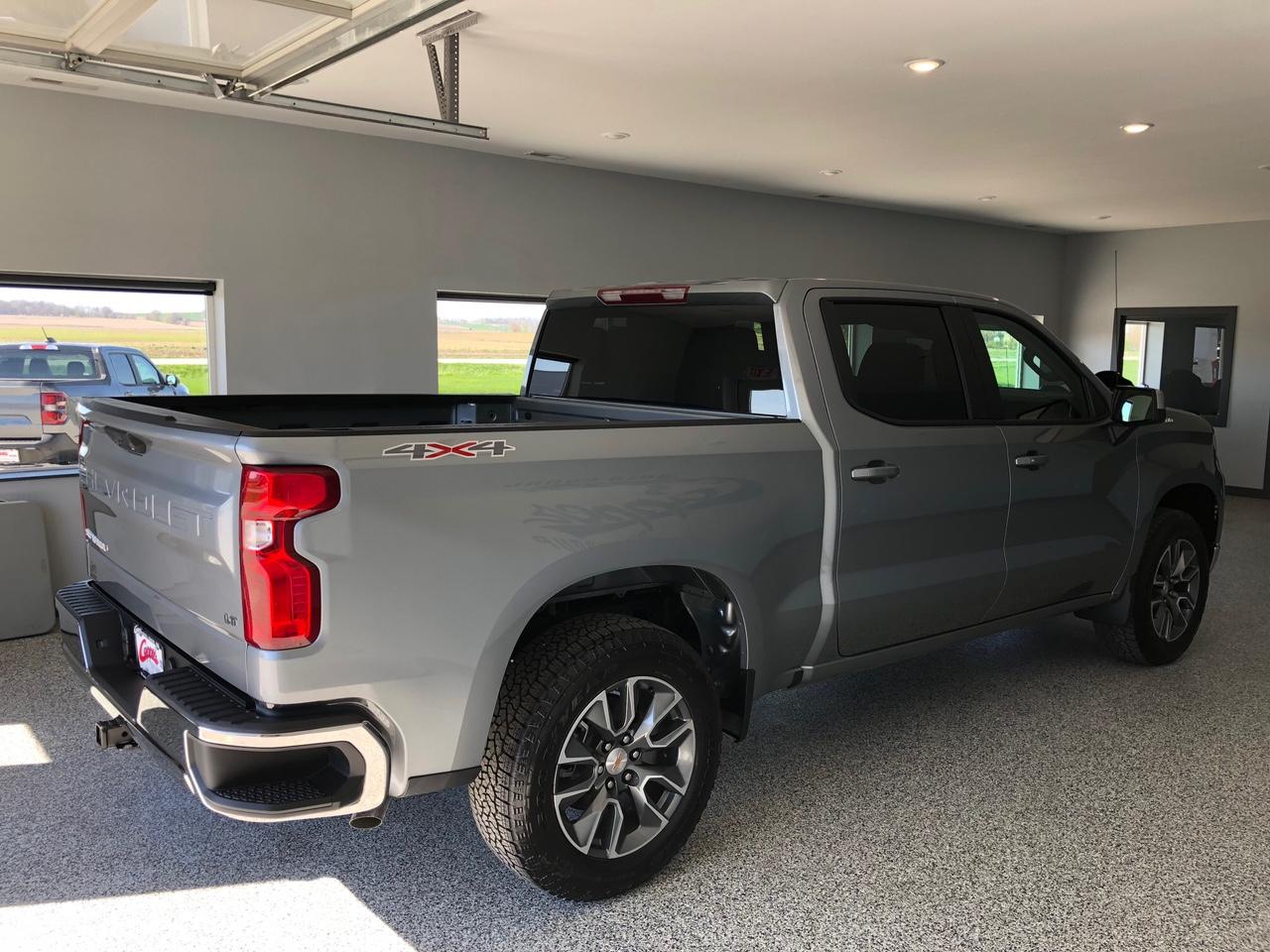 Chevrolet Silverado 1500 4WD Crew Cab 147" LT w/2FL 2026