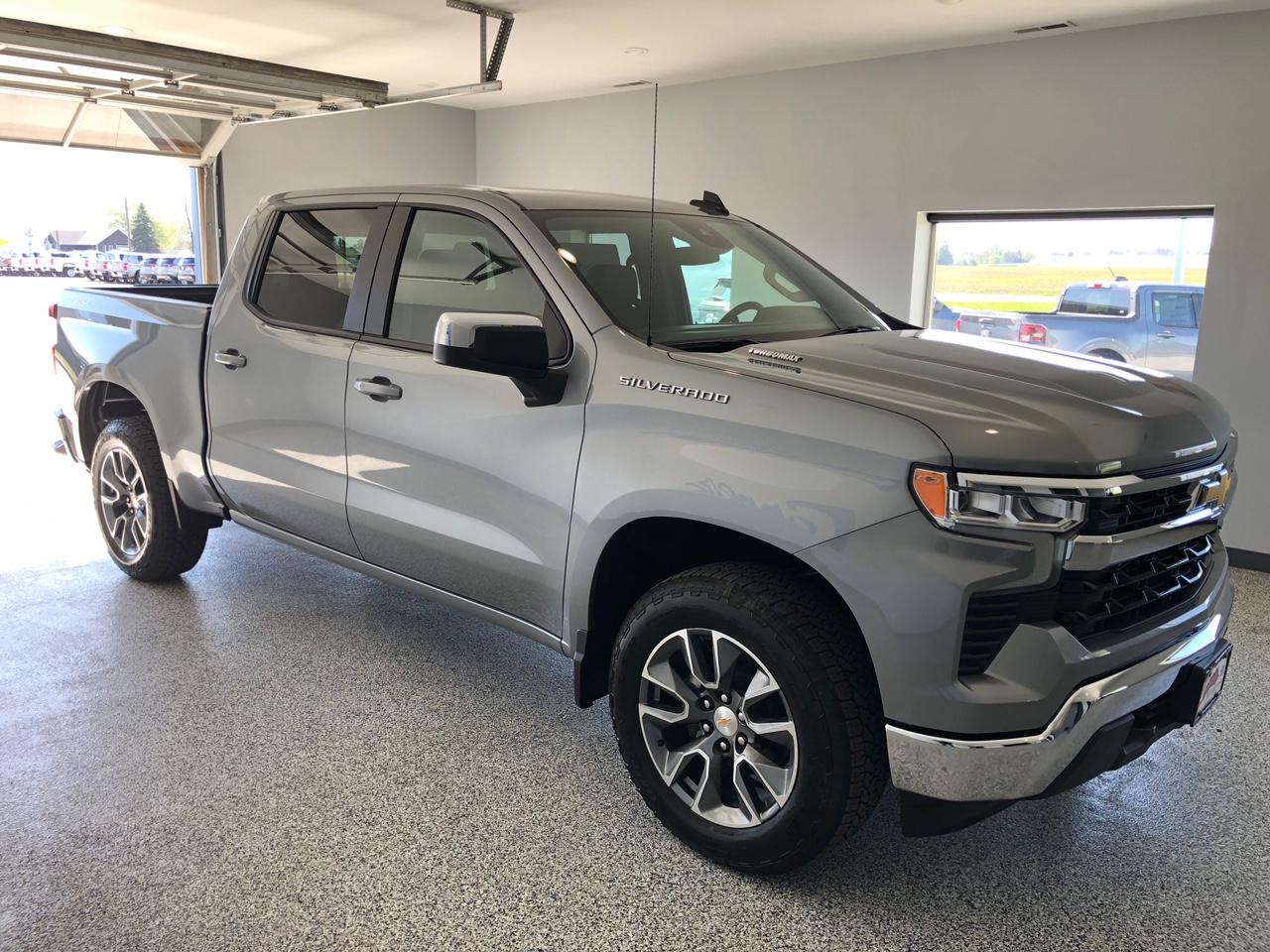 Chevrolet Silverado 1500 4WD Crew Cab 147" LT w/2FL 2026