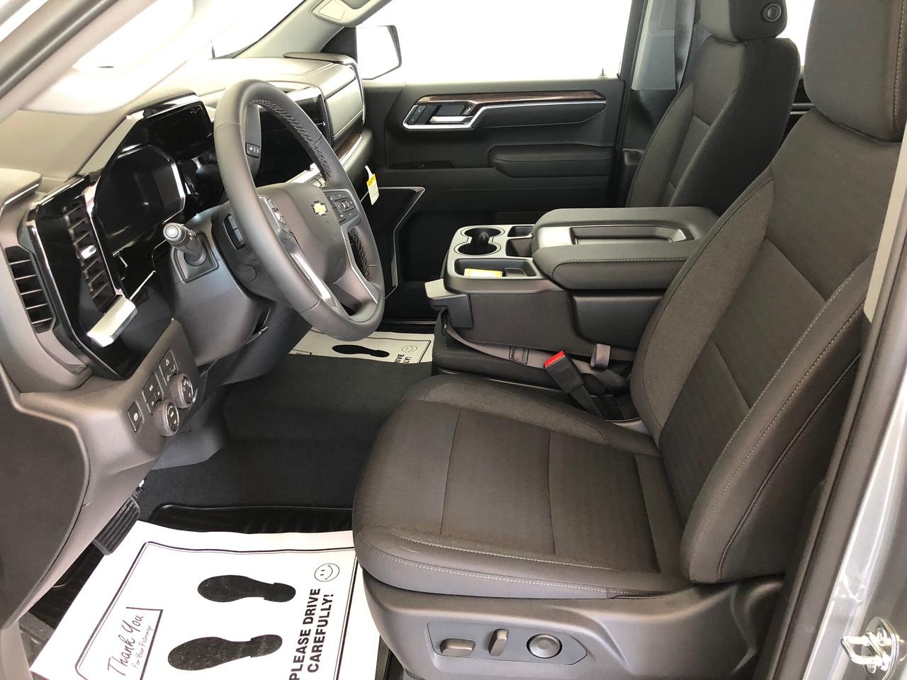 Chevrolet Silverado 1500 4WD Crew Cab 147" LT w/2FL 2026