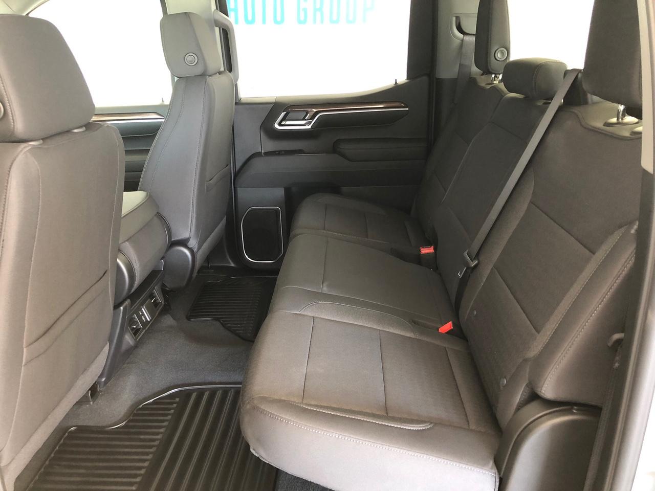 Chevrolet Silverado 1500 4WD Crew Cab 147" LT w/2FL 2026