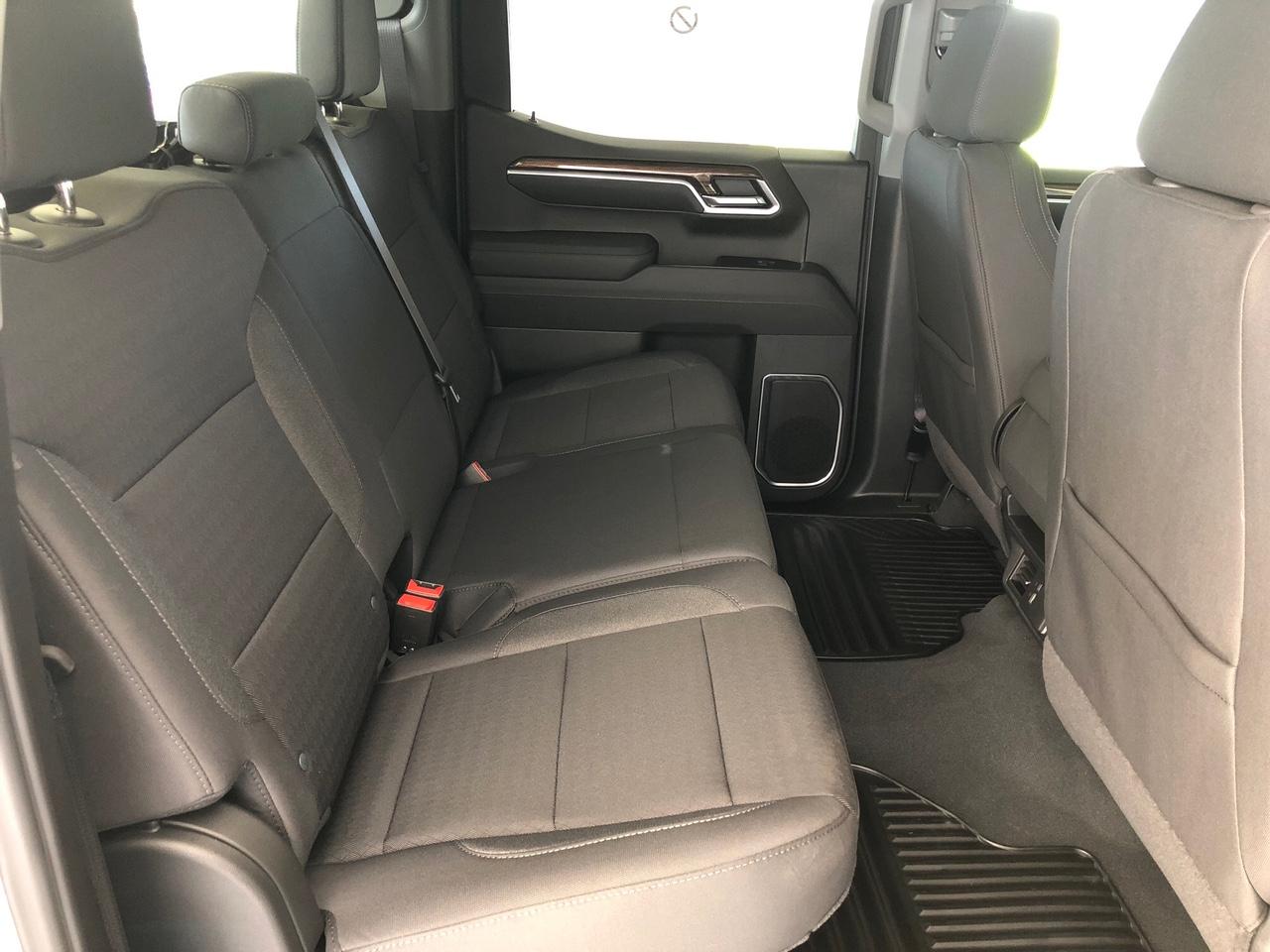 Chevrolet Silverado 1500 4WD Crew Cab 147" LT w/2FL 2026