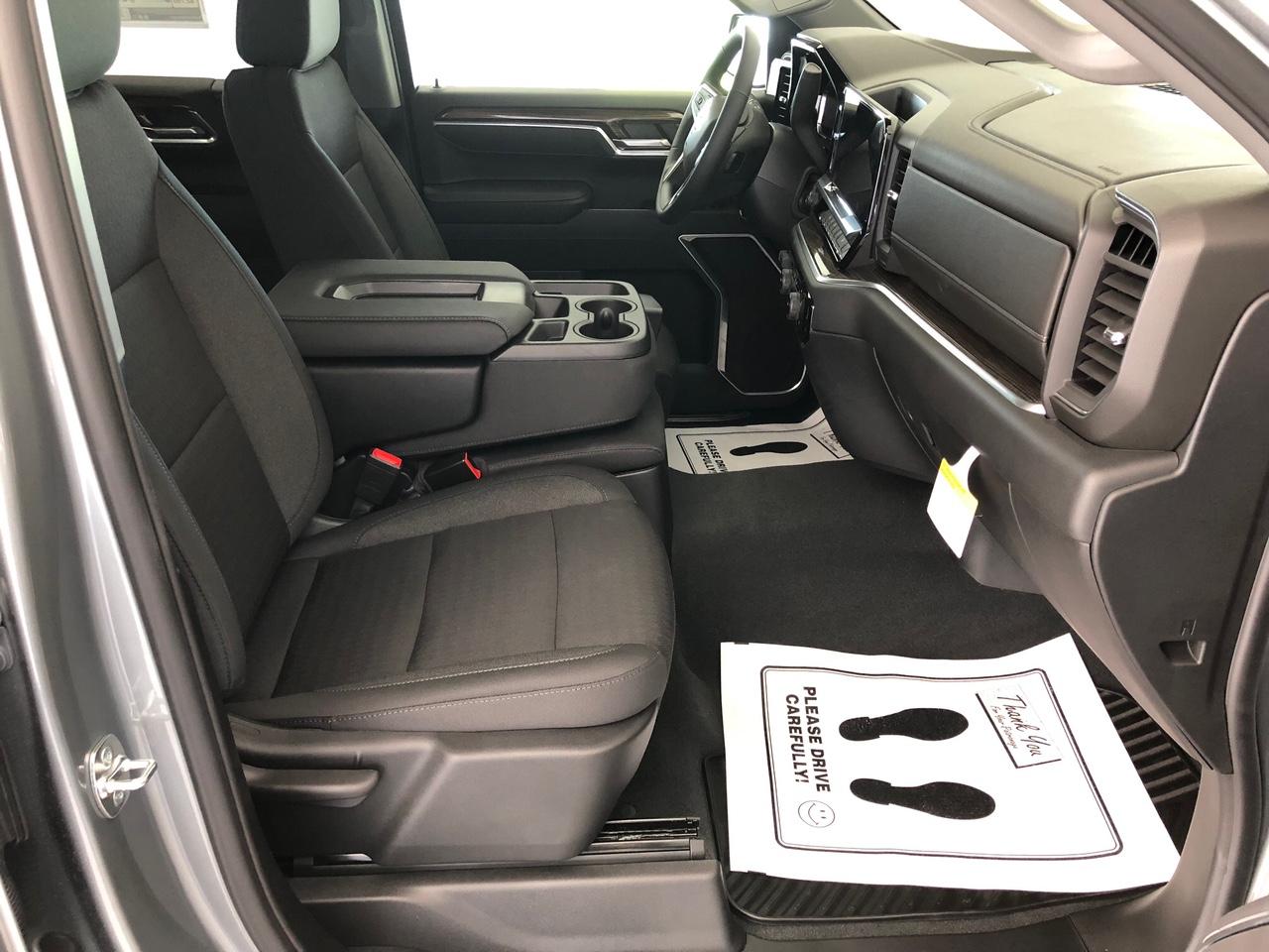 Chevrolet Silverado 1500 4WD Crew Cab 147" LT w/2FL 2026