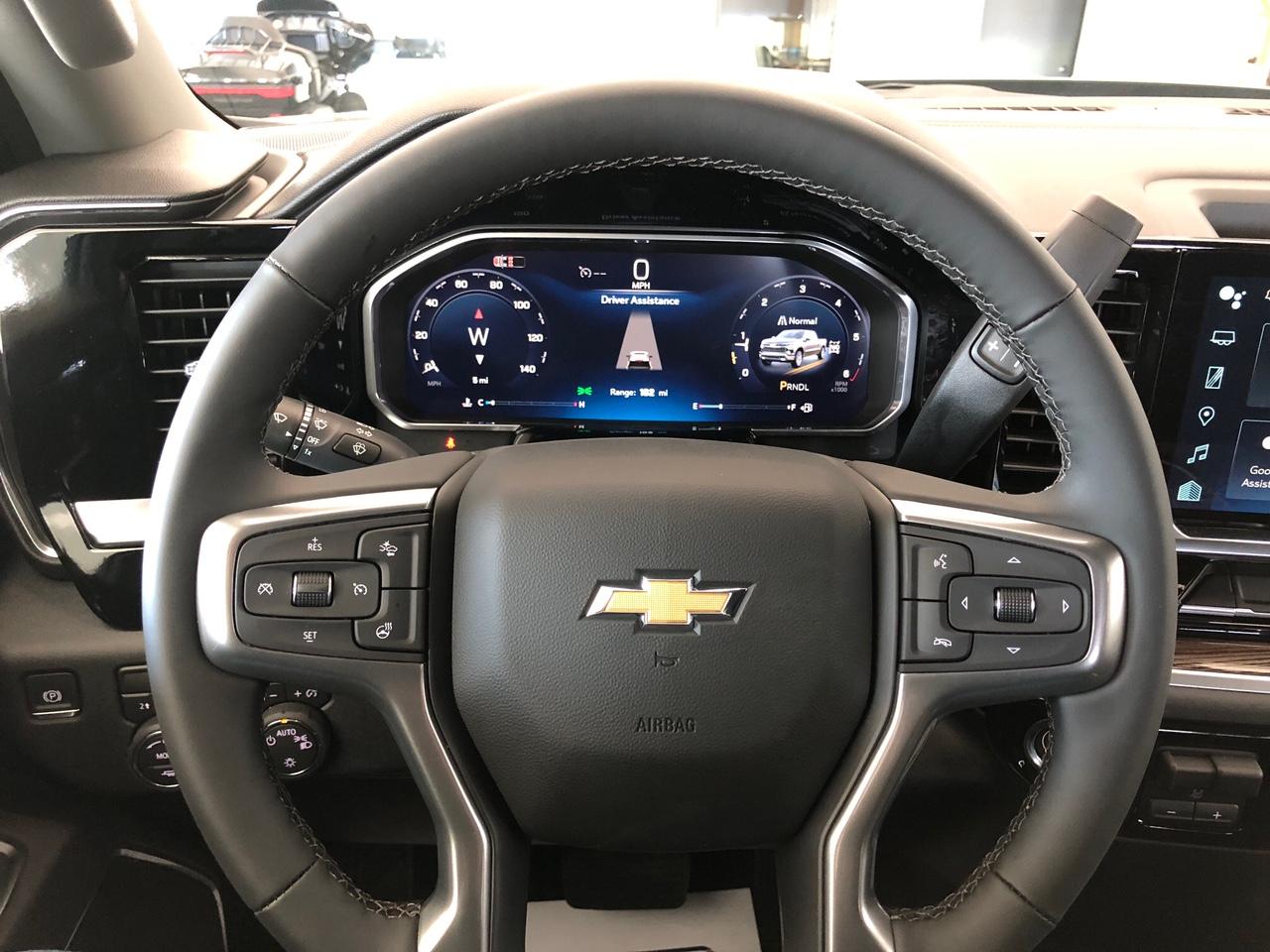 Chevrolet Silverado 1500 4WD Crew Cab 147" LT w/2FL 2026