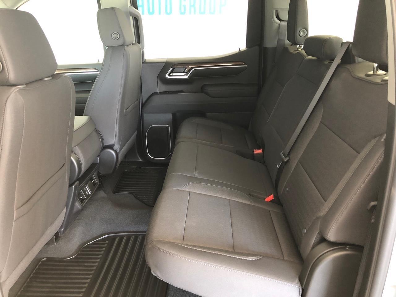 Chevrolet Silverado 1500 4WD Crew Cab 147" LT w/2FL 2026