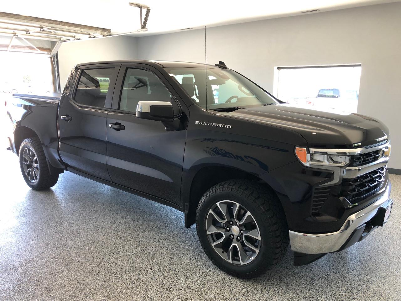 Chevrolet Silverado 1500 4WD Crew Cab 147" LT w/1LT 2023