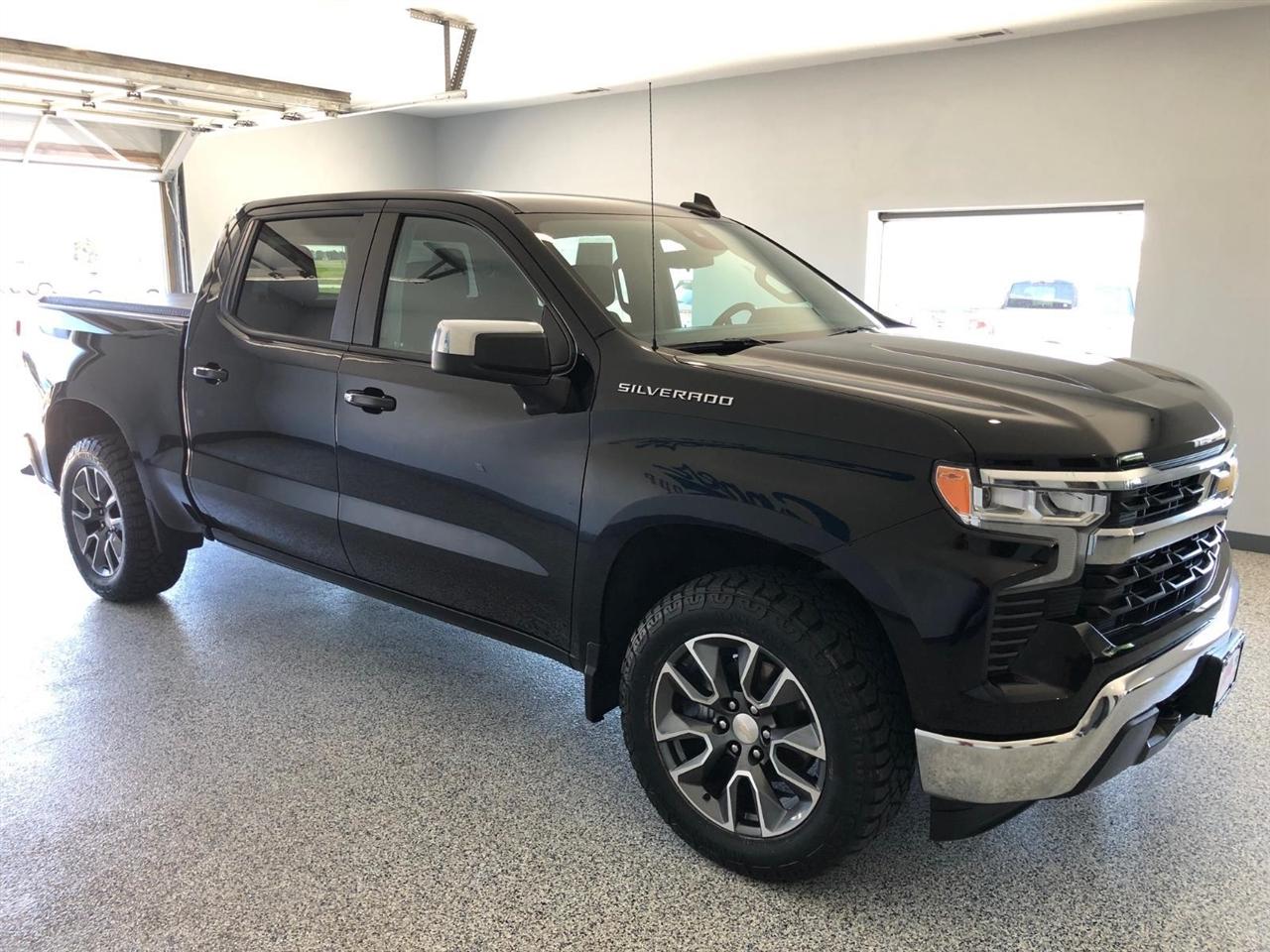 Chevrolet Silverado 1500 4WD Crew Cab 147" LT w/1LT 2023